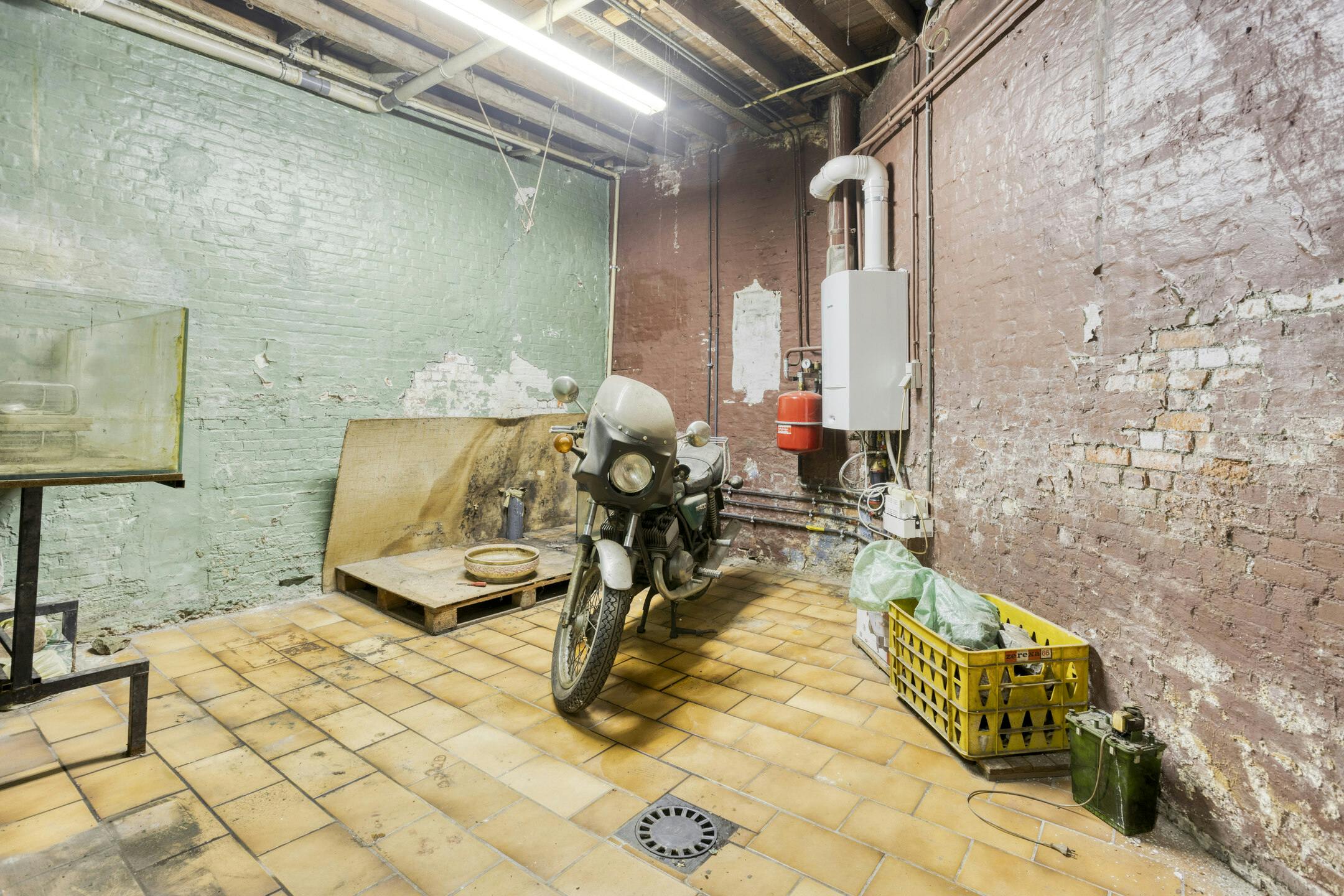 Huis met 4 slaapkamers en magazijn te koop in Borgerhout foto 4