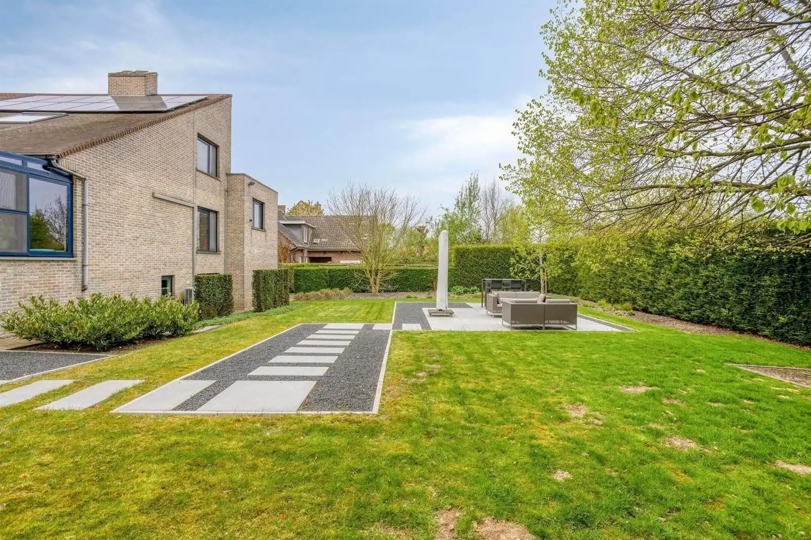 Commerciele ruimte met parking ,woning 5 slaapkamers en tuin  foto 29