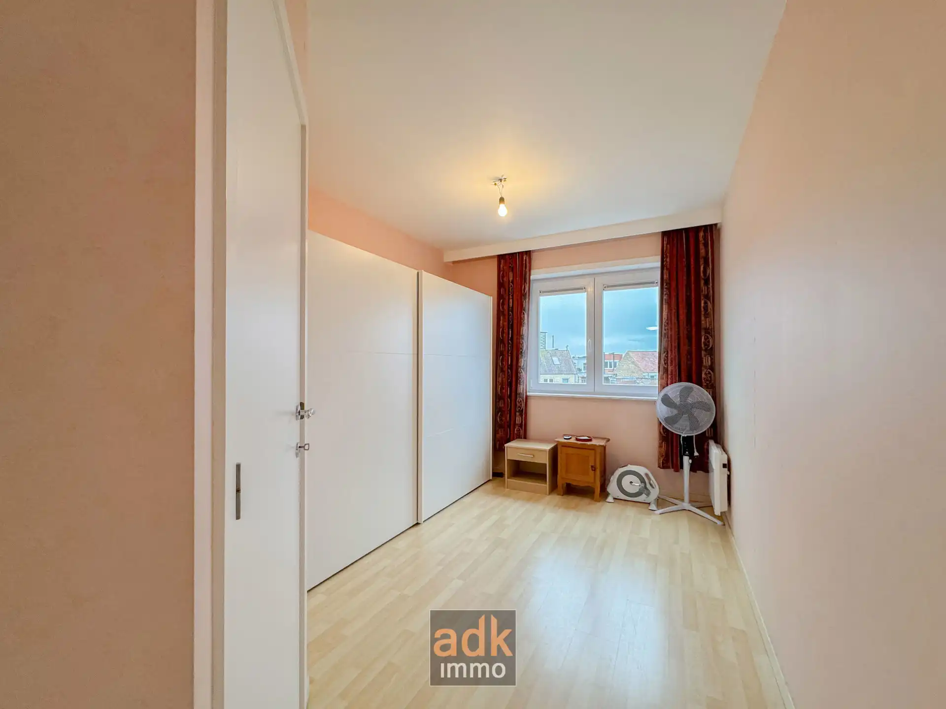 Ruim en lichtrijk appartement met zicht op het park. 2 slaapkamers, 2 badkamers, 2 terrassen, incl. kelder.  foto 13