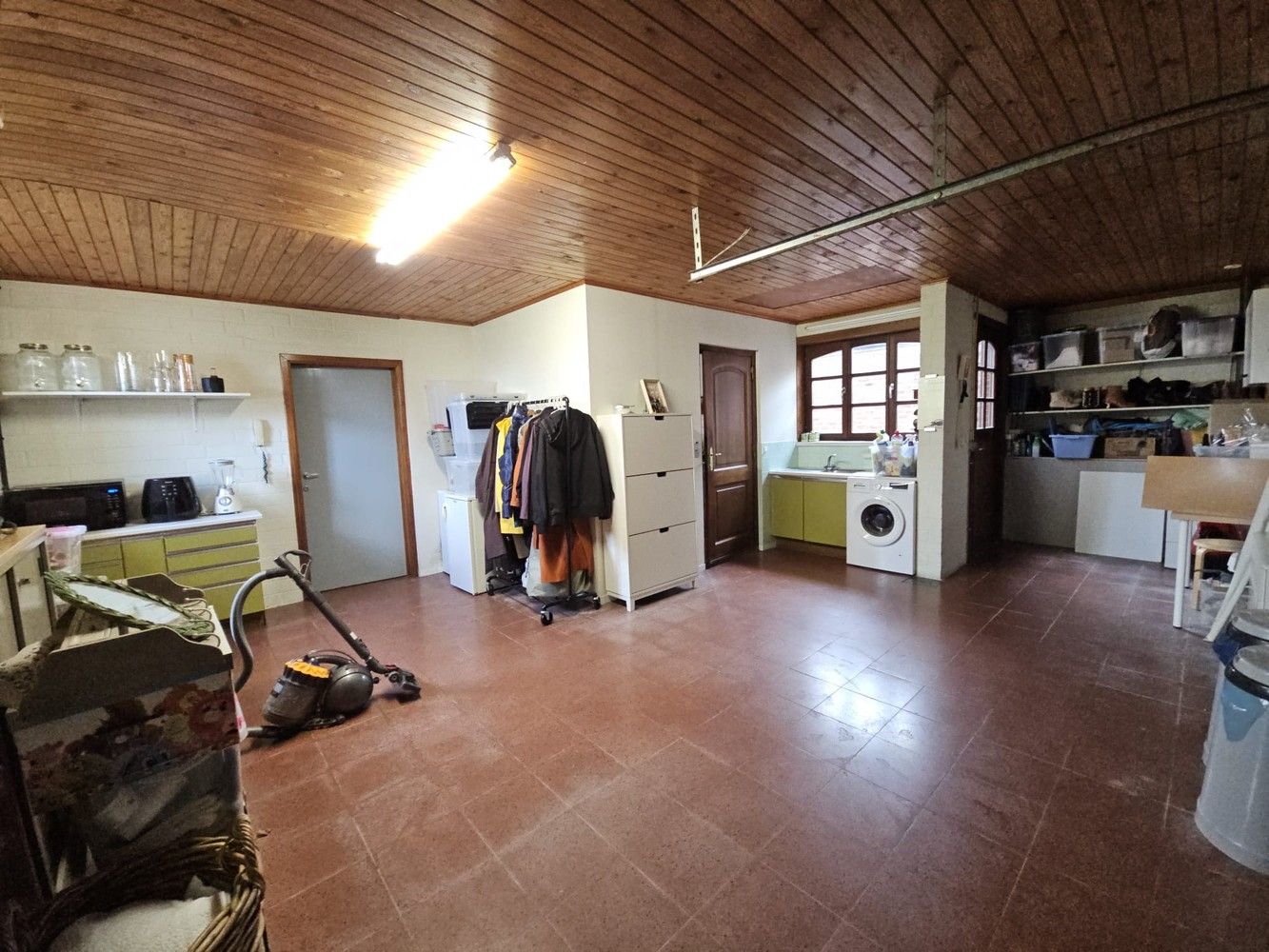 Karaktervol landhuis met bijgebouw op mooi, breed perceel met een opp. van 30a32ca foto 15