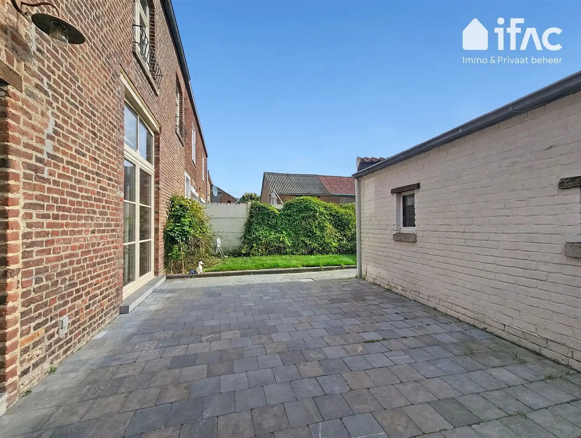 Karaktervolle woning met leuk terras en garagebox foto 8