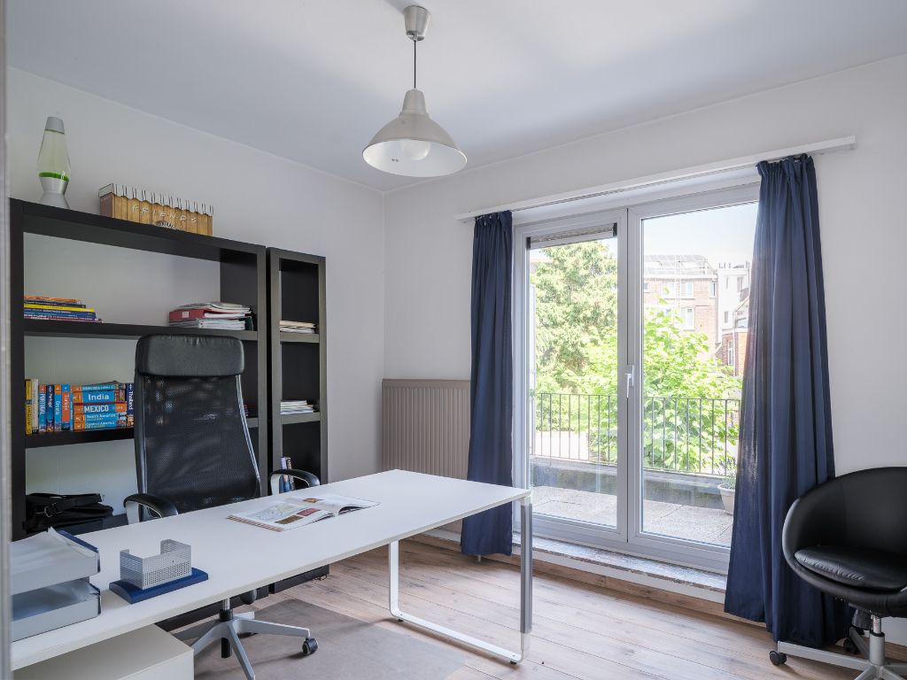 Lichtrijk 2 slpk appartement met terras nabij het station Gent-Sint-Pieters foto 12