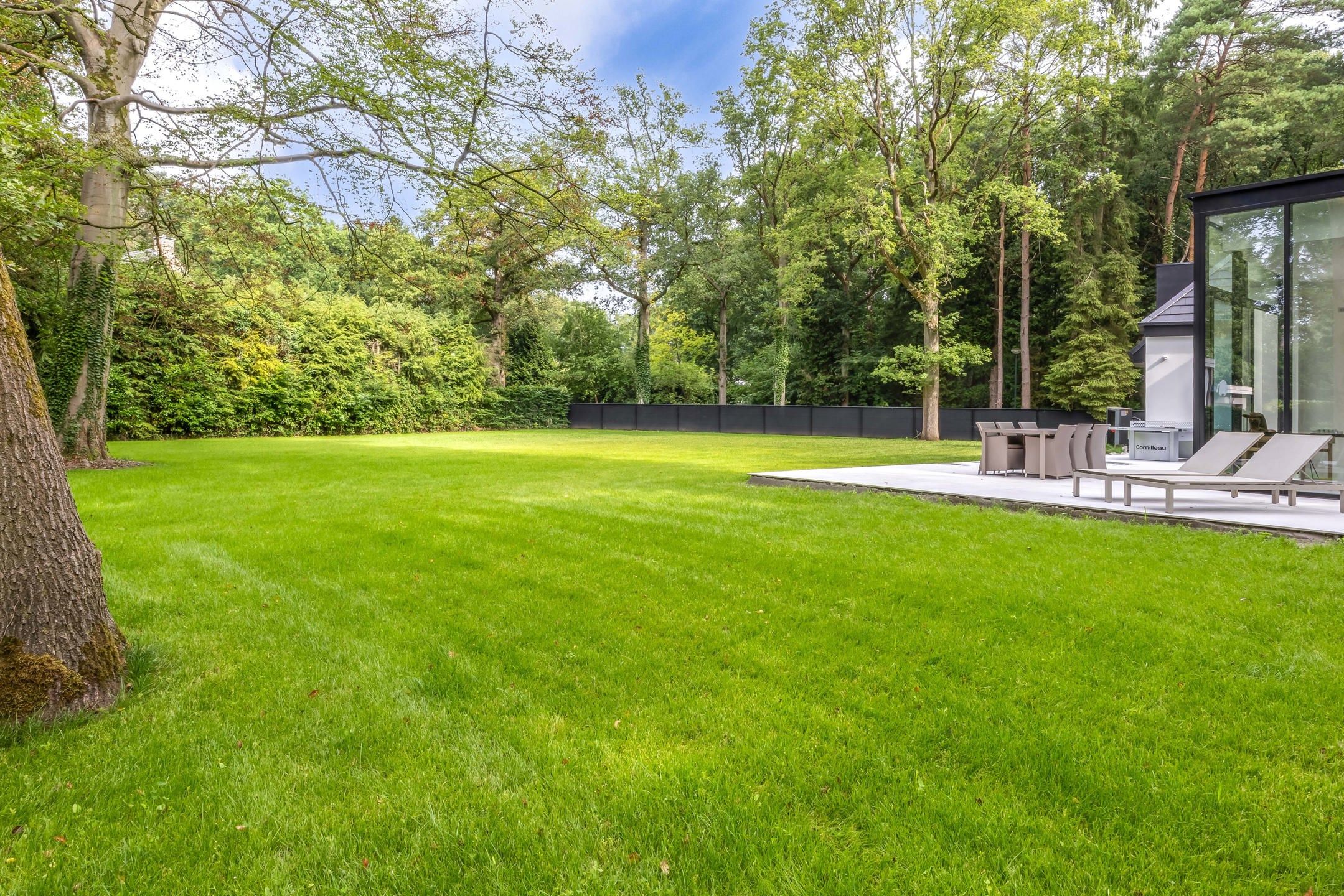 Luxe volledig gerenoveerde villa op een prachtig hoekperceel foto 2