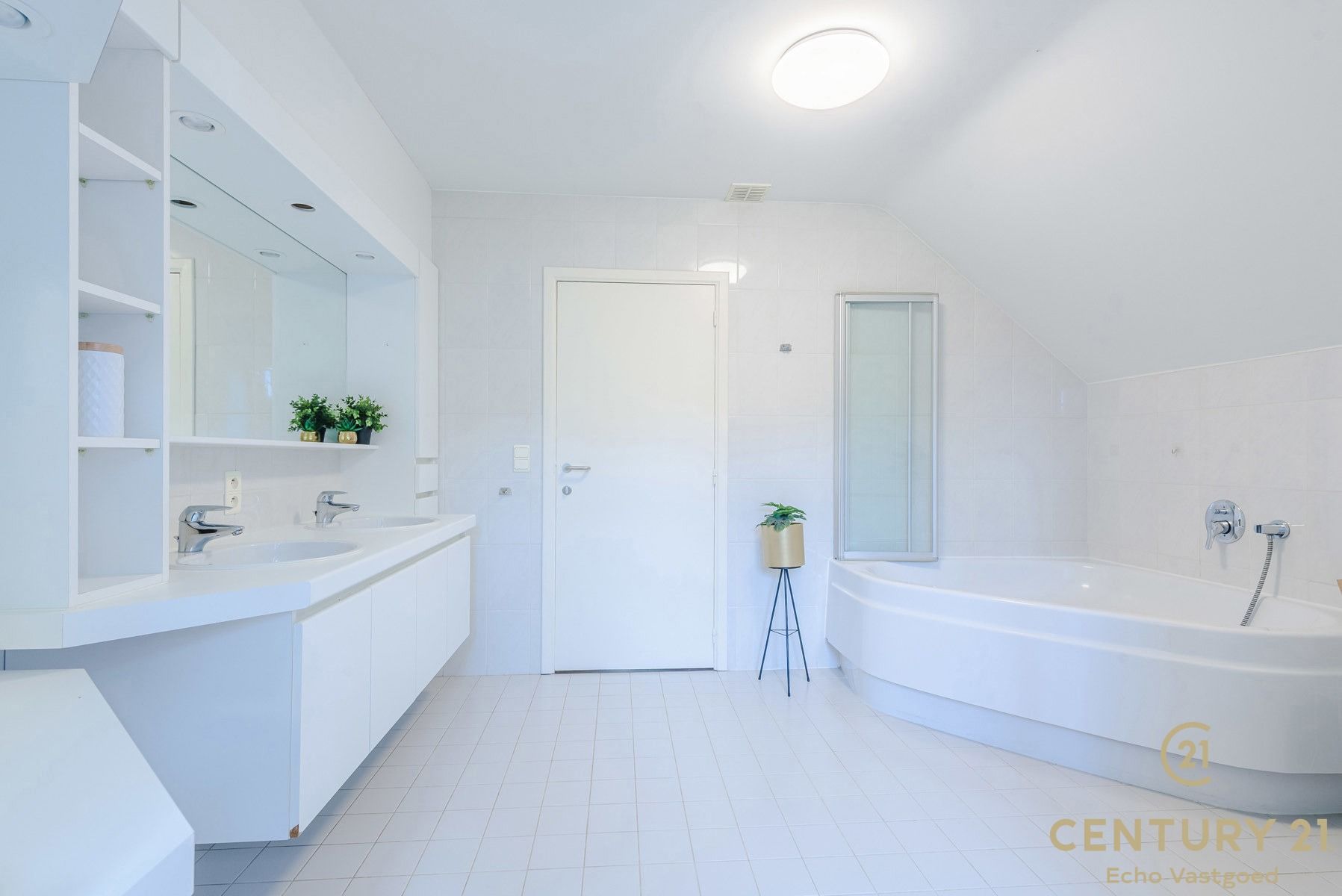 Tijdloze, instapklare villa met 5 slpk en 3 badk op ca1521m² foto 26