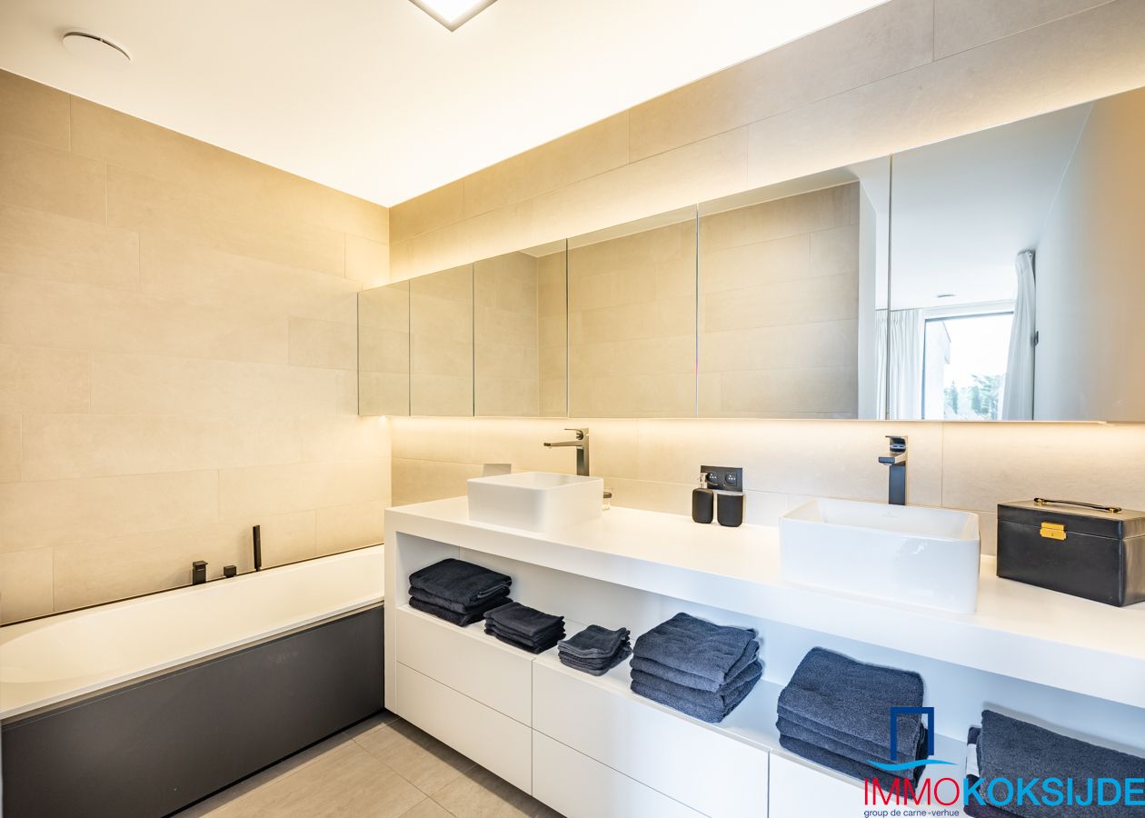 Exclusief penthouse met 2 slaapkamers en ruim terras in moderne residentie foto 27
