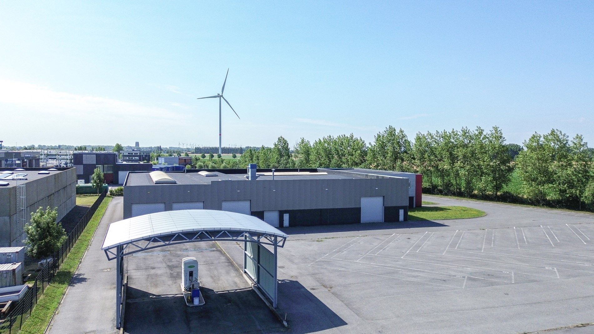 Uniek bedrijventerrein op toplocatie te Zeebrugge - 11.948 m² aan mogelijkheden!  foto {{pictureIndex}}