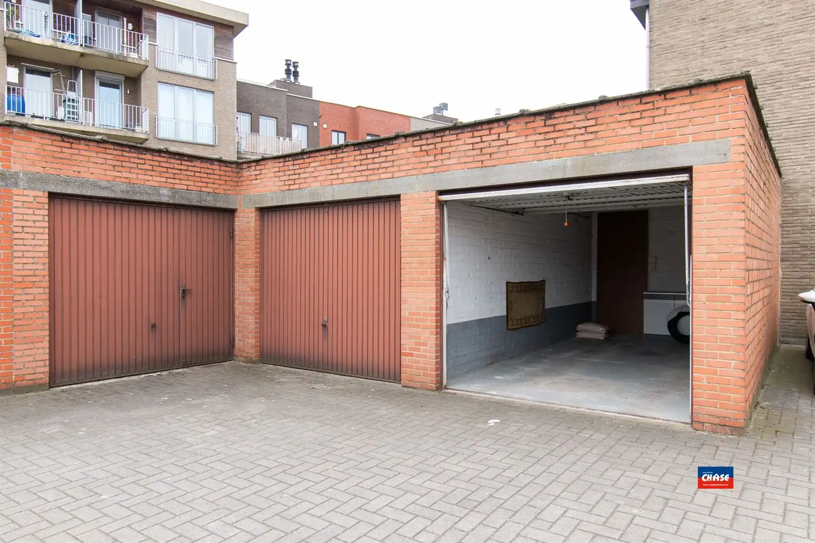 Halfopen bebouwing met 3 slaapkamers, tuin + 3 garageboxen foto 15