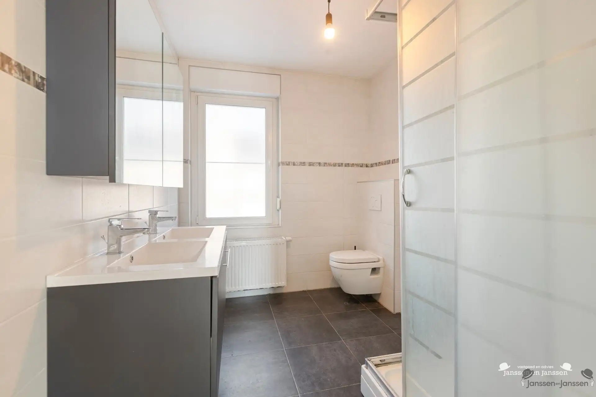 Instapklare rijwoning met 3 slaapkamers, terras en diepe tuin in Hasselt foto 15
