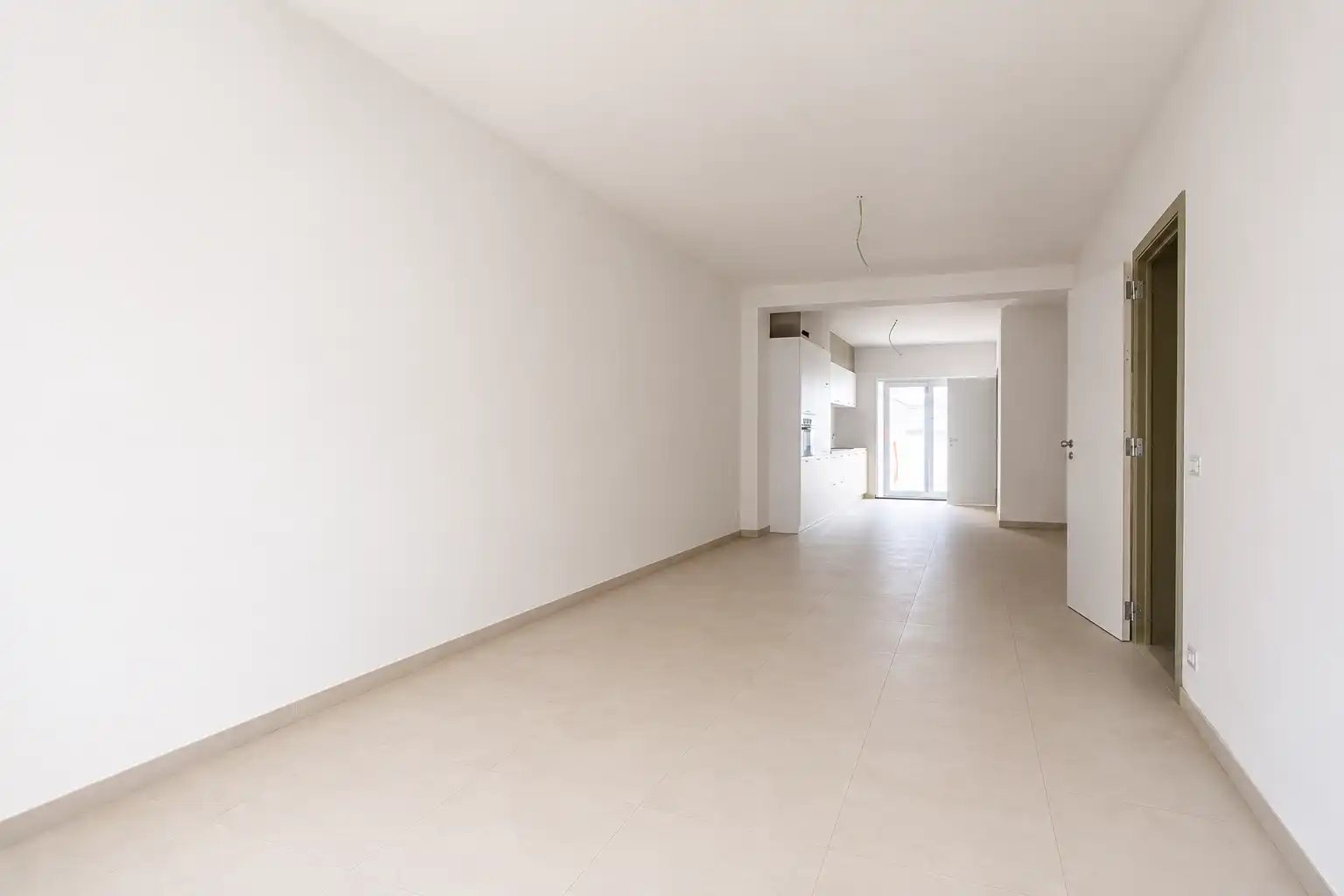 Zeer ruim en instapklaar gelijkvloersappartement (105 m²) met 2 slaapkamers en grote tuin. foto 7