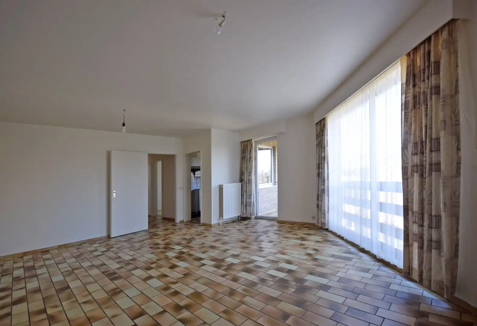 APPARTEMENT MET TWEE SLAAPKAMERS NABIJ CENTRUM ROESELARE - WONEN OF INVESTERINGSKANS foto 4