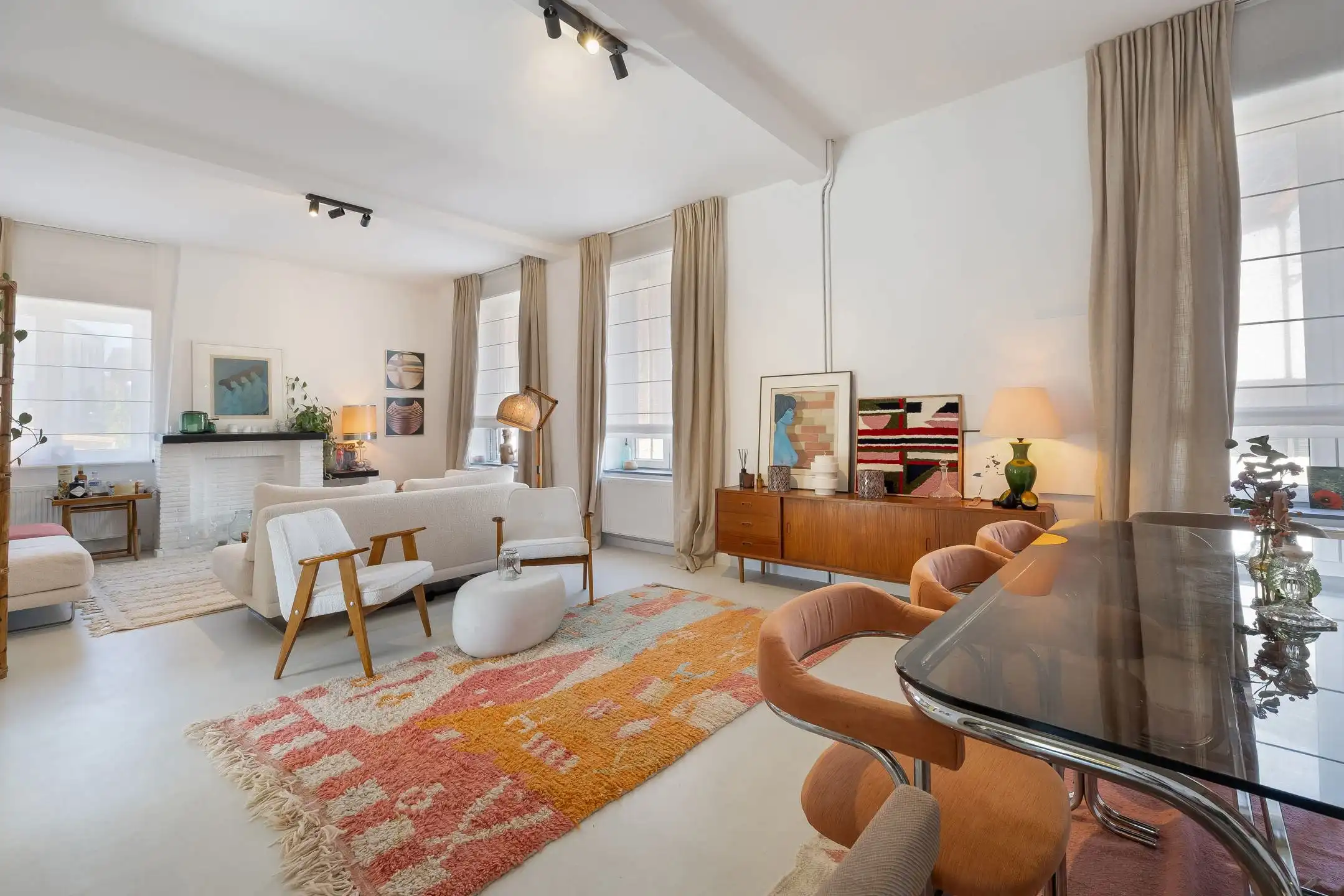 Hoofdfoto van de publicatie: Mooi, volledig gerenoveerd huis - 4 slaapkamers