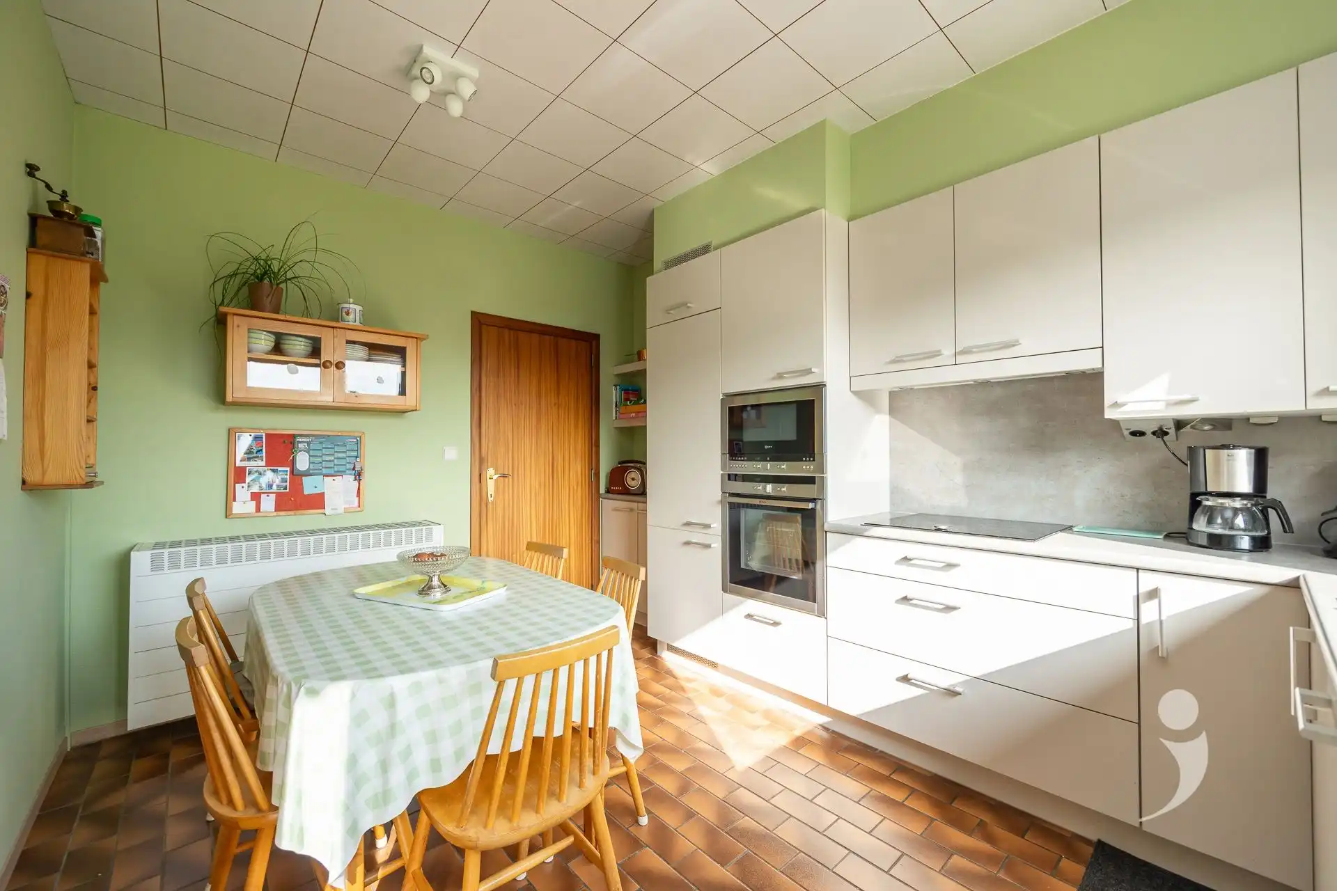 Ruime bungalow op een mooi perceel! foto 9