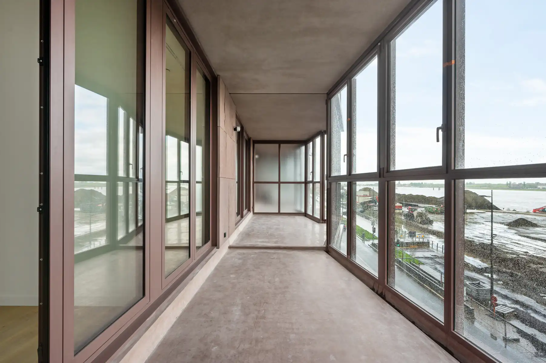 Prachtig 2 slaapkamer app met frontaal Scheldezicht foto 10