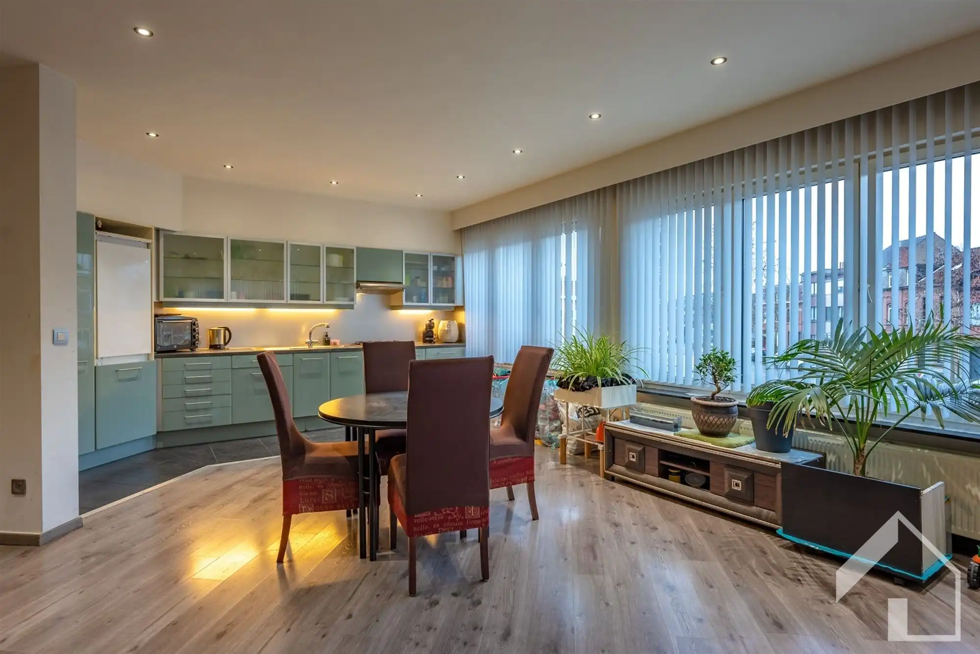 Gelijkvloers handelspand met 2 appartementen foto 15