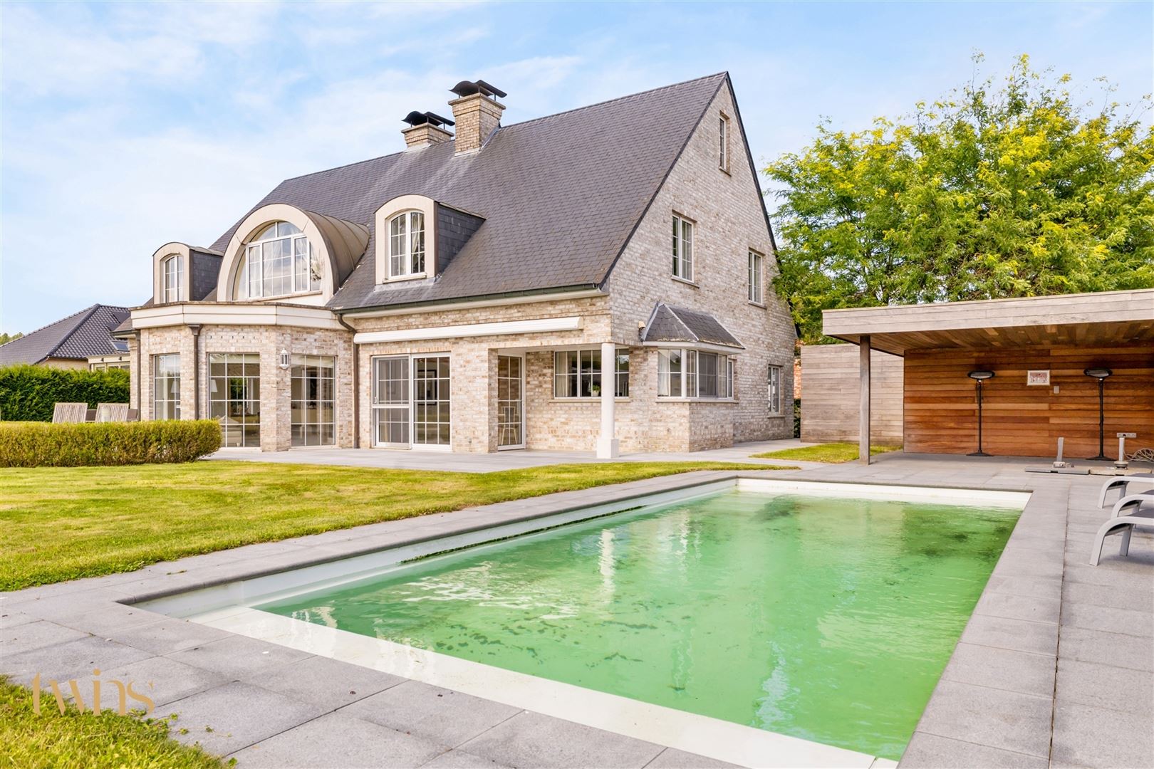 Luxueuze villa met garage, tuin en oprit te Appels bij Dendermonde | BEZOEK op afspraak foto {{pictureIndex}}
