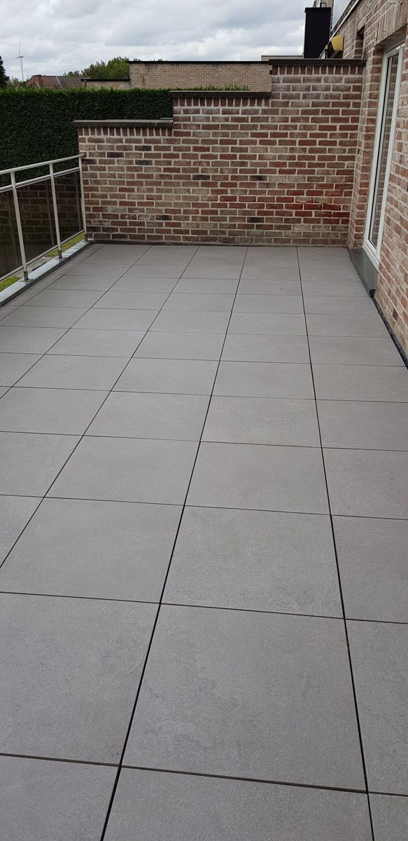 Gelijkvloers appartement met 2 slaapkamers en een aangenaam terras. foto 4