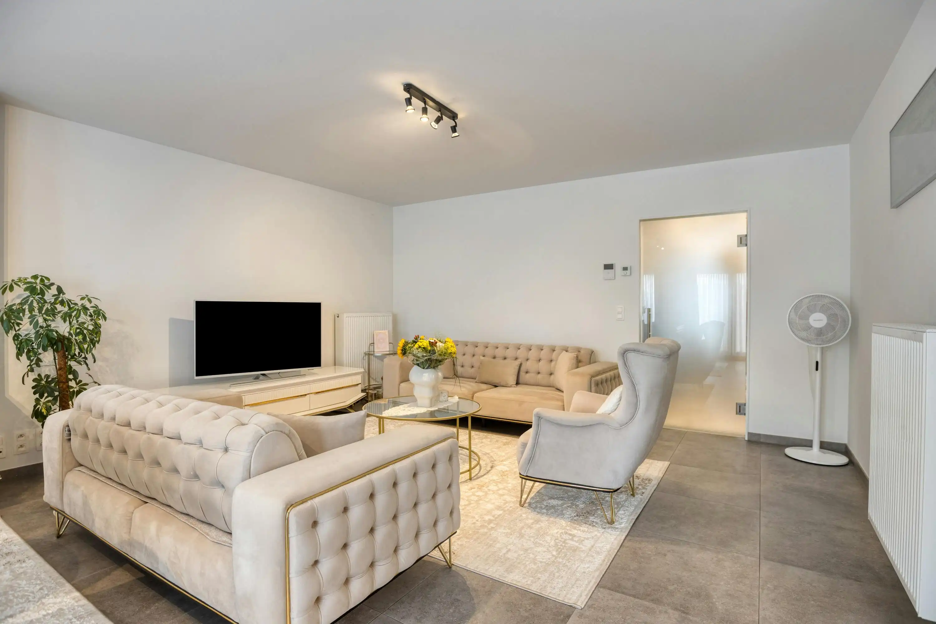 Ruim appartement te koop in Ieper met 3 kamers foto 3