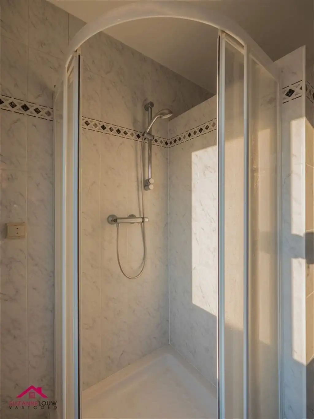 Zeer ruim appartement met 3 slaapkamers foto 22