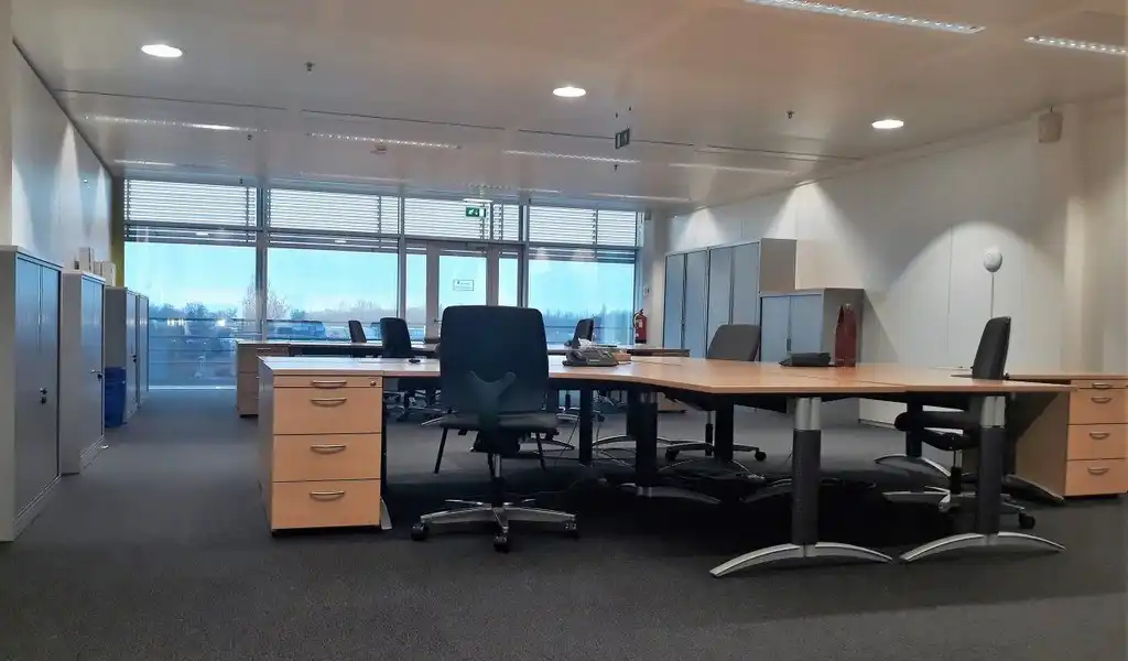 Kantoorruimte met dienstverlening in Lier foto 13