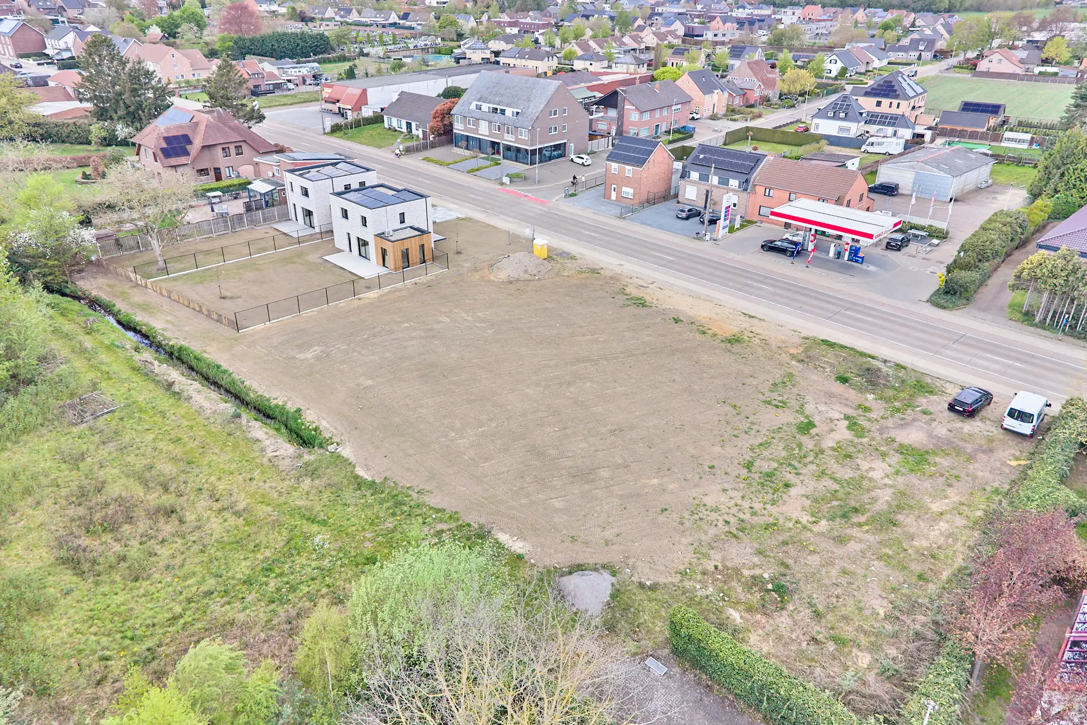 Bouwgrond open bebouwing met vergund plan - 1487m² foto {{pictureIndex}}