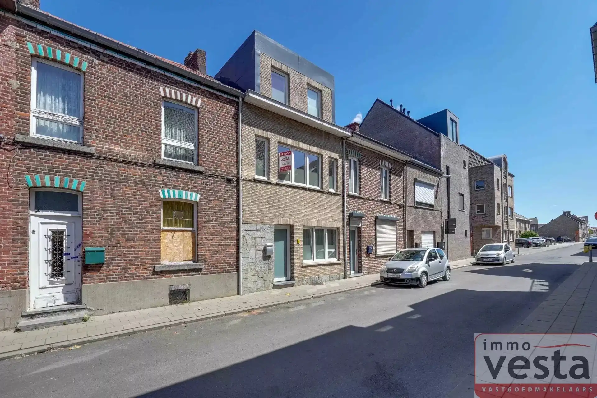 Ruime rijwoning op wandelafstand van centrum foto {{pictureIndex}}