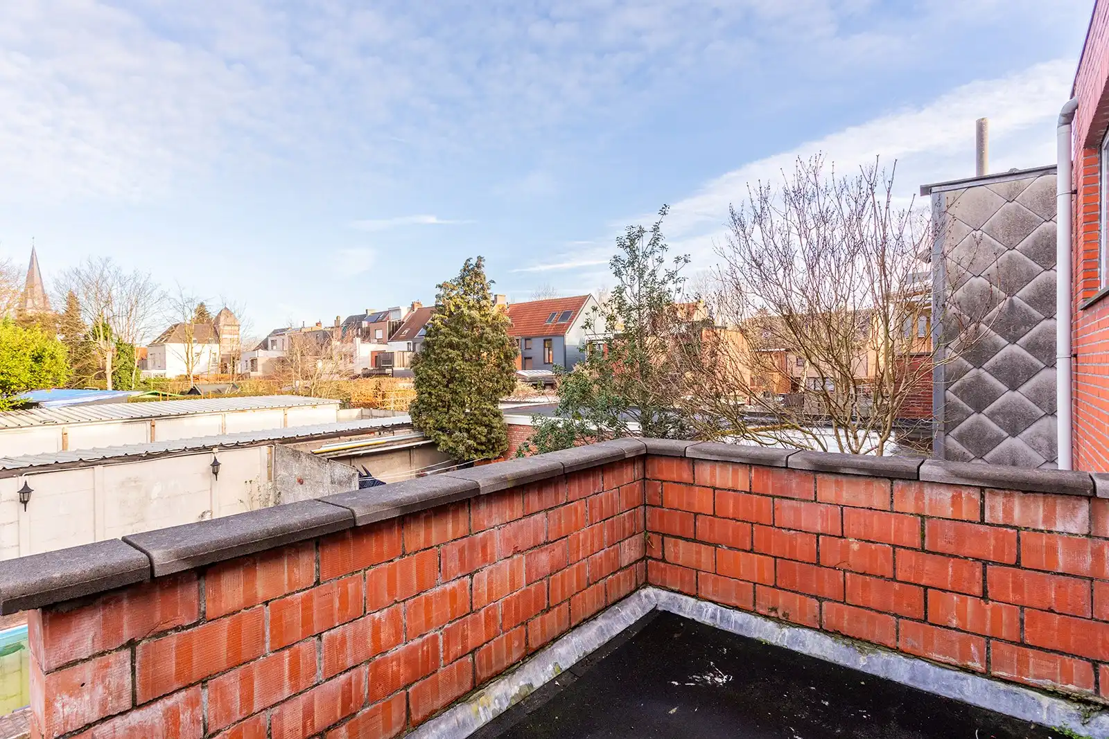 Ruime te renoveren woning met top potentieel en zwembad foto 17