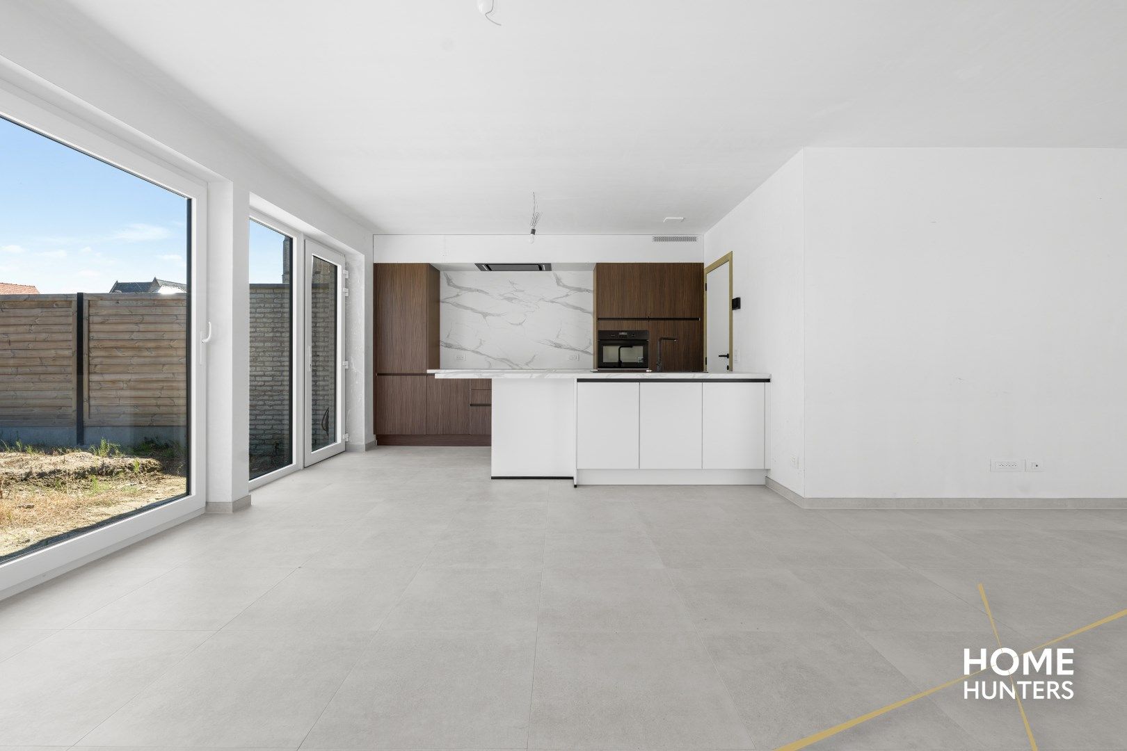 Halfopen nieuwbouwwoning in moderne stijl foto 3