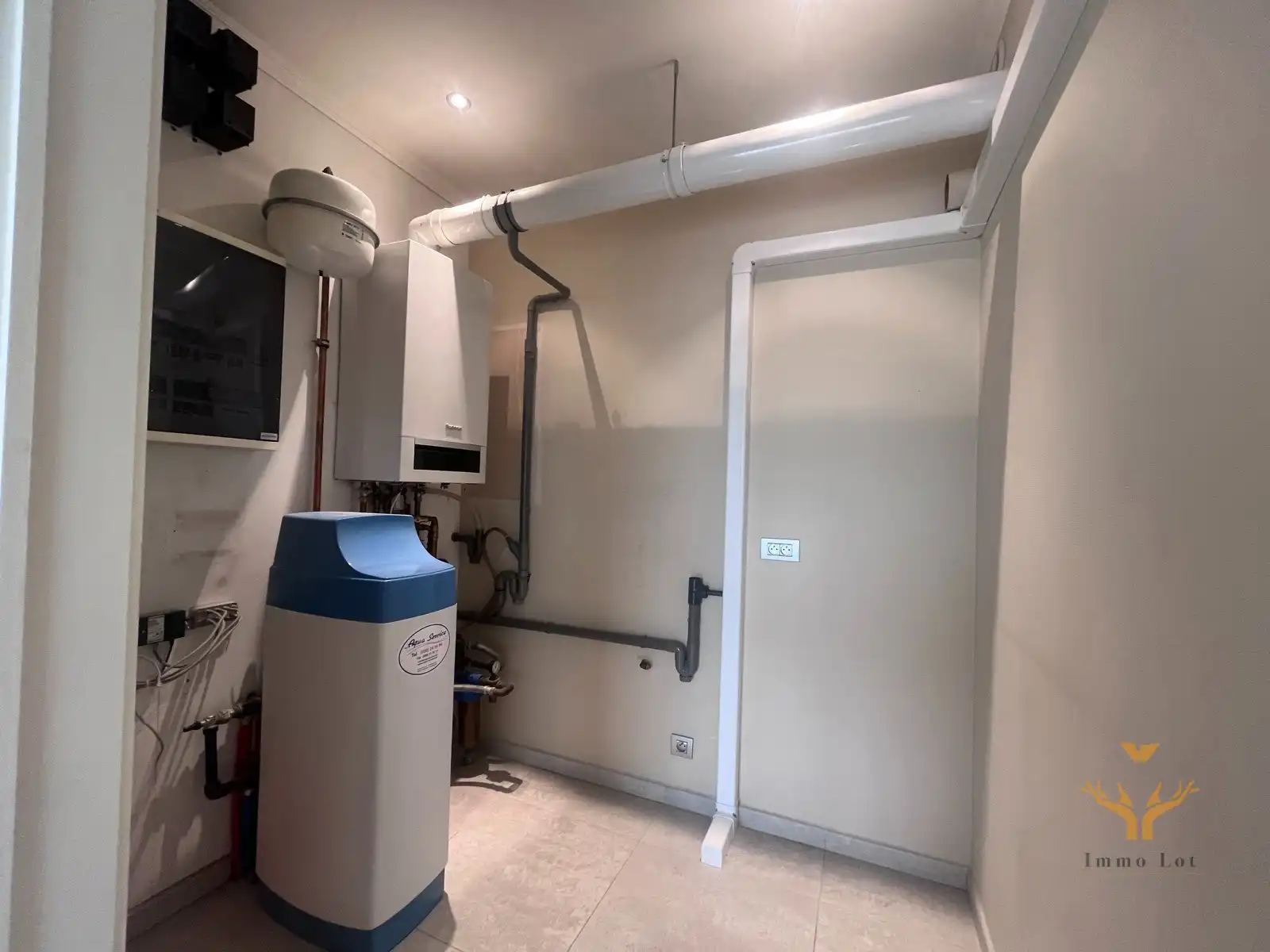 Luxueus, vernieuwd appartement met uniek zicht op Donkmeer foto 16