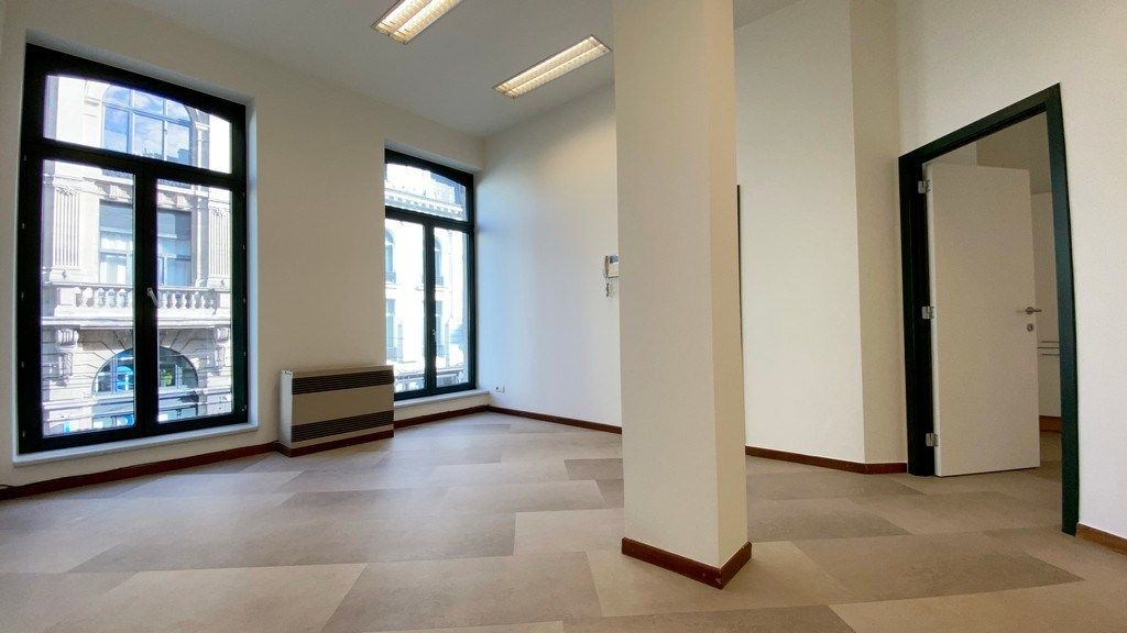 Kantoorruimte te huur in gerenoveerde herenwoning in centrum Gent foto 11