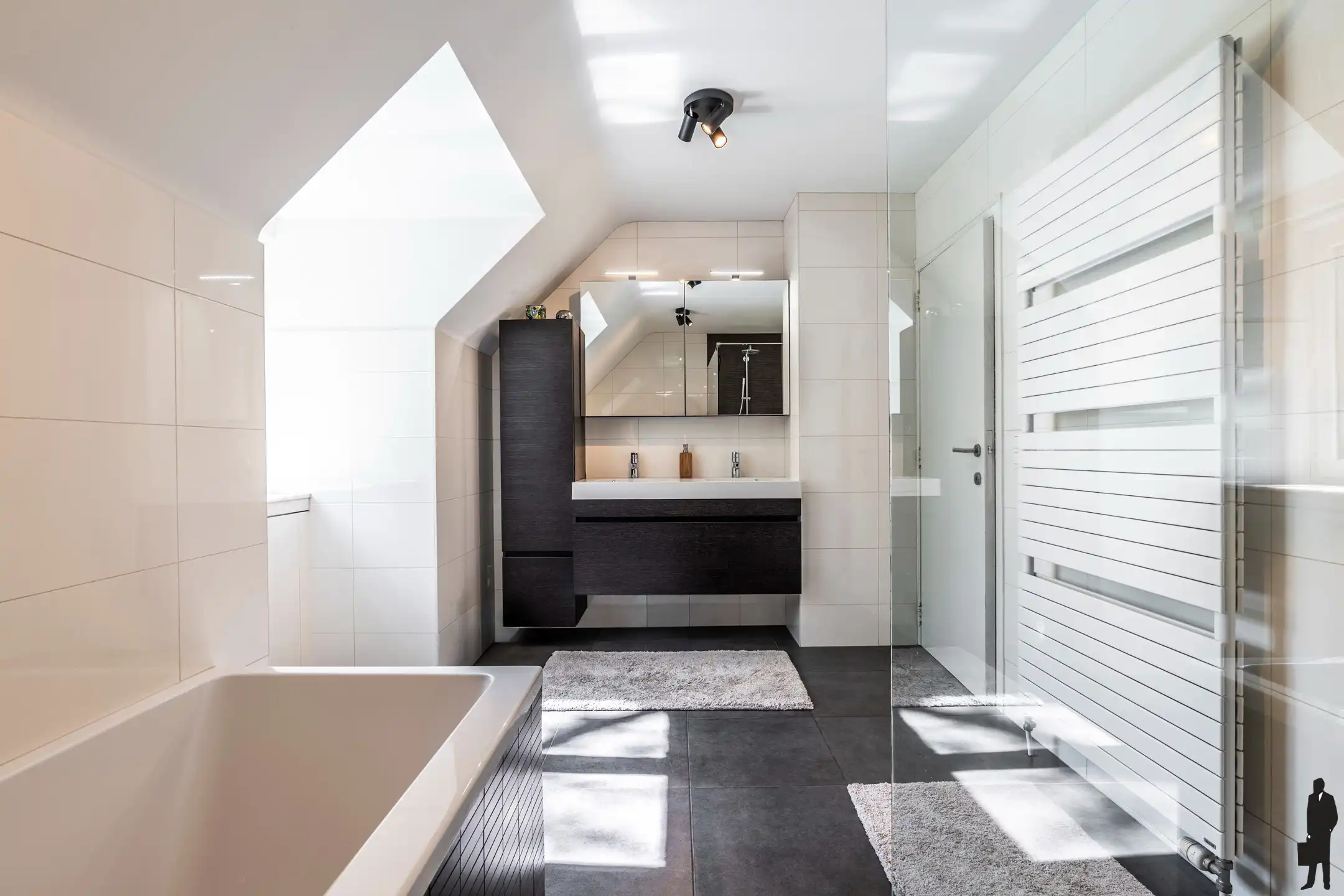 Charmante villa met zwembad op rustige ligging foto 17