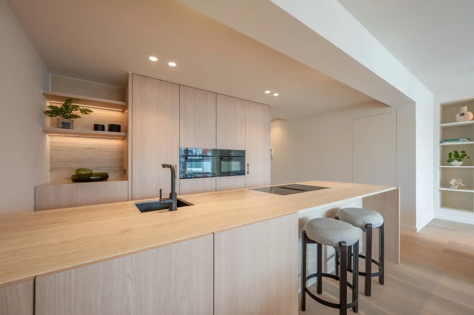 Luxueus 3-slaapkamerappartement met royale gevelbreedte van 6,75 m op de Lippenlsaan. foto 7