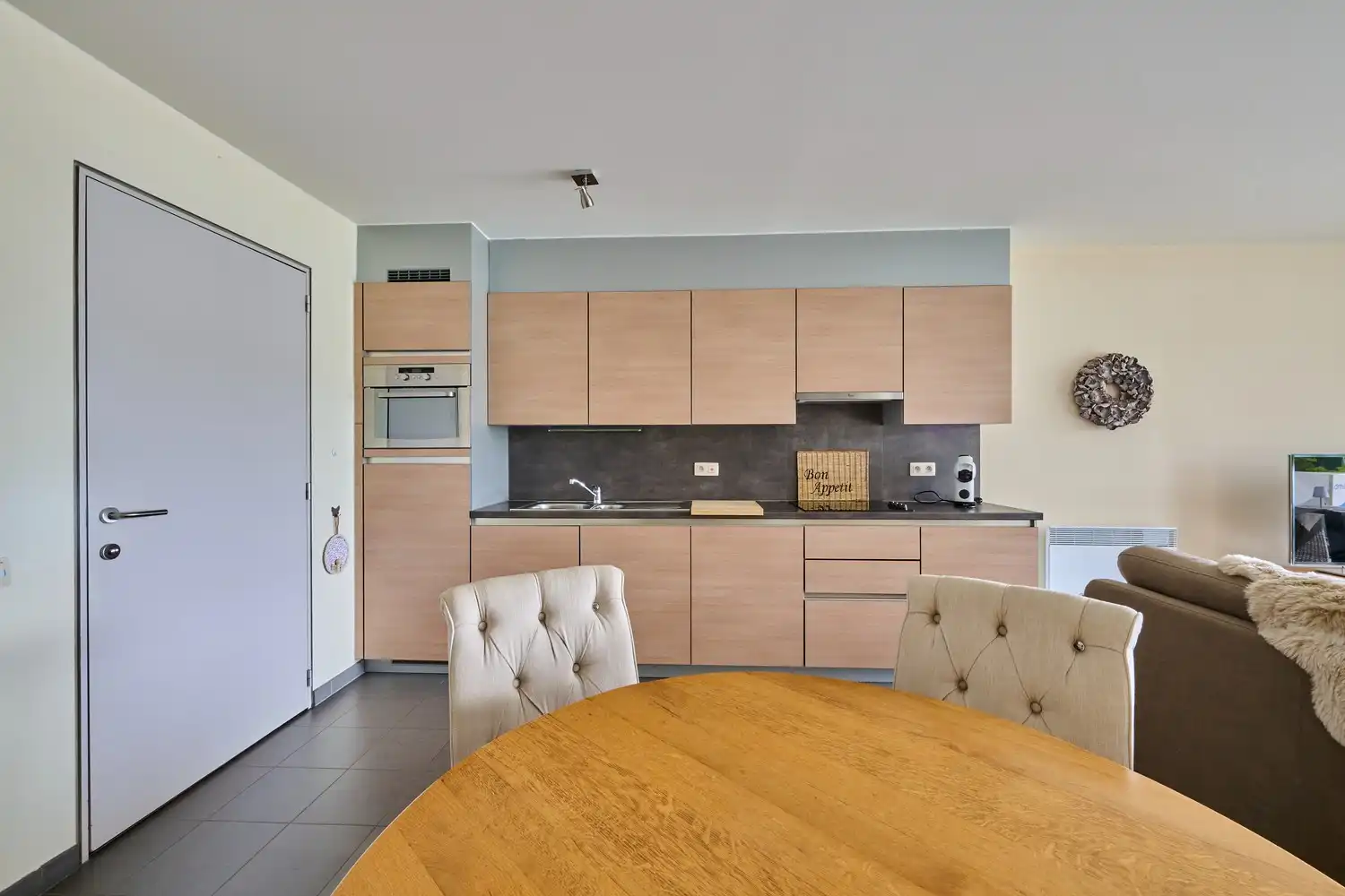 Senioren appartement gelegen op de eerste verdieping met zongericht terras en fijn uitzicht op het stadsplein foto 10