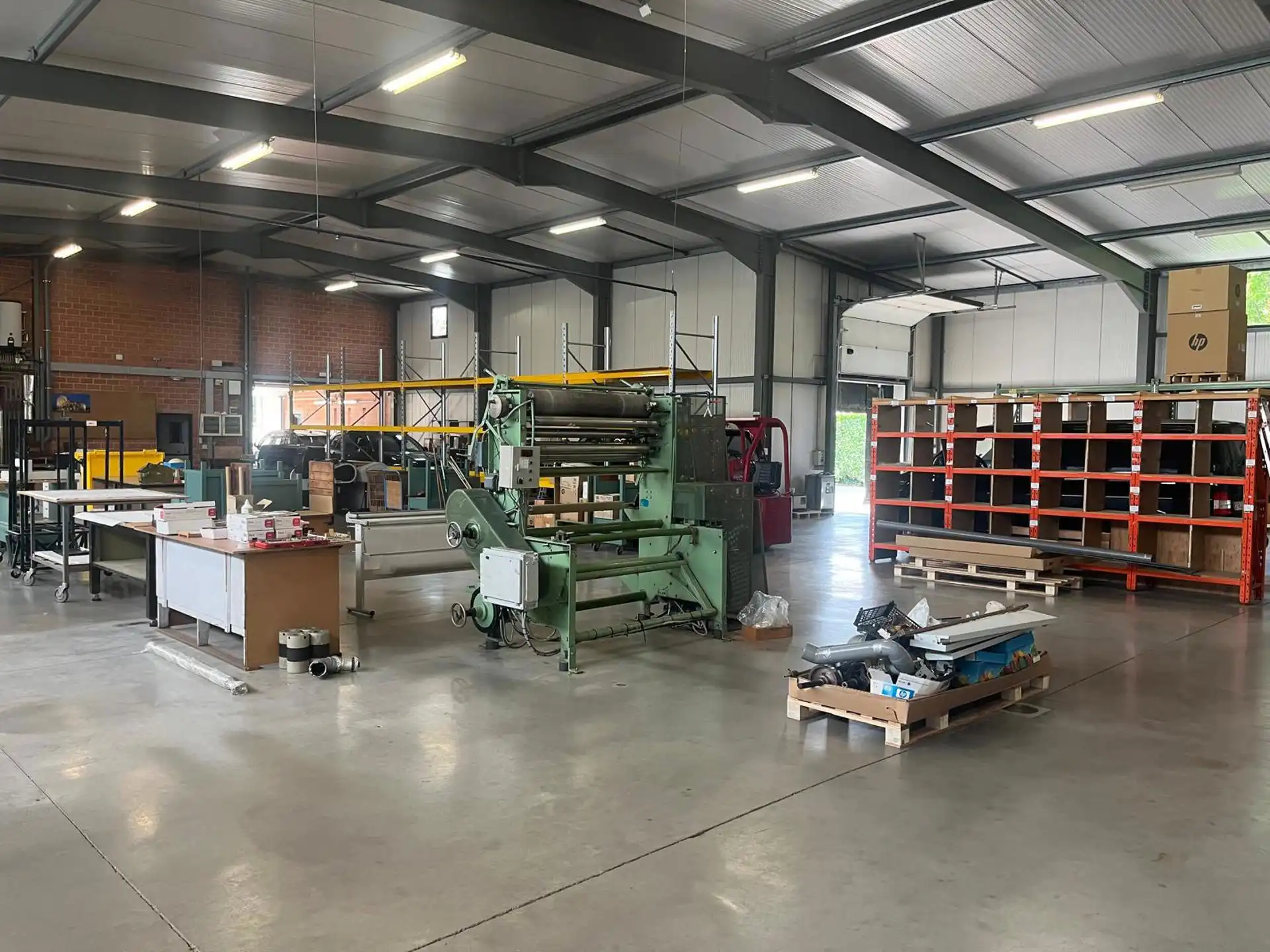 Lier: Magazijn 1.050m² met loskade en kantoor foto 2