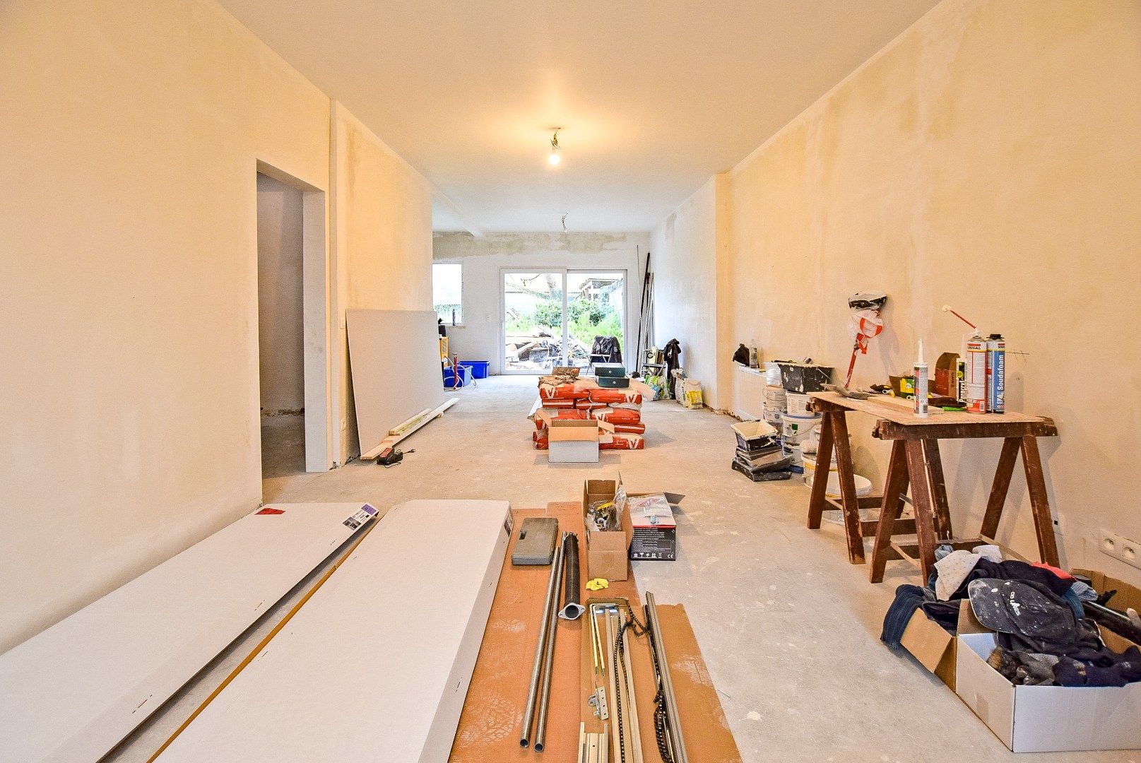 Unieke kans, afgewerkte woning met 4 slaapkamers en ruime tuin. foto 6