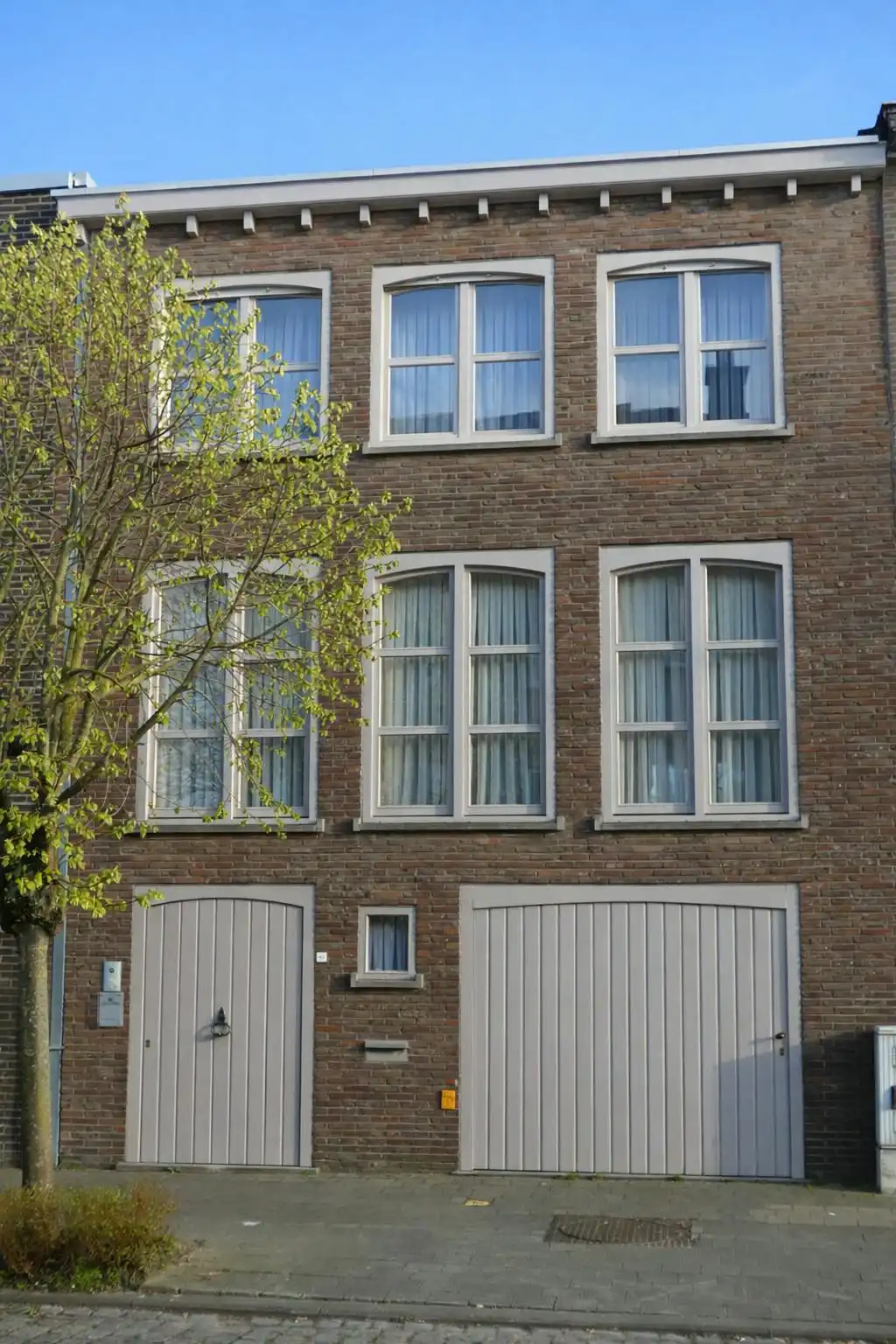 Veelzijdige bel-etagewoning te koop op topligging in Kortrijk!  foto 2