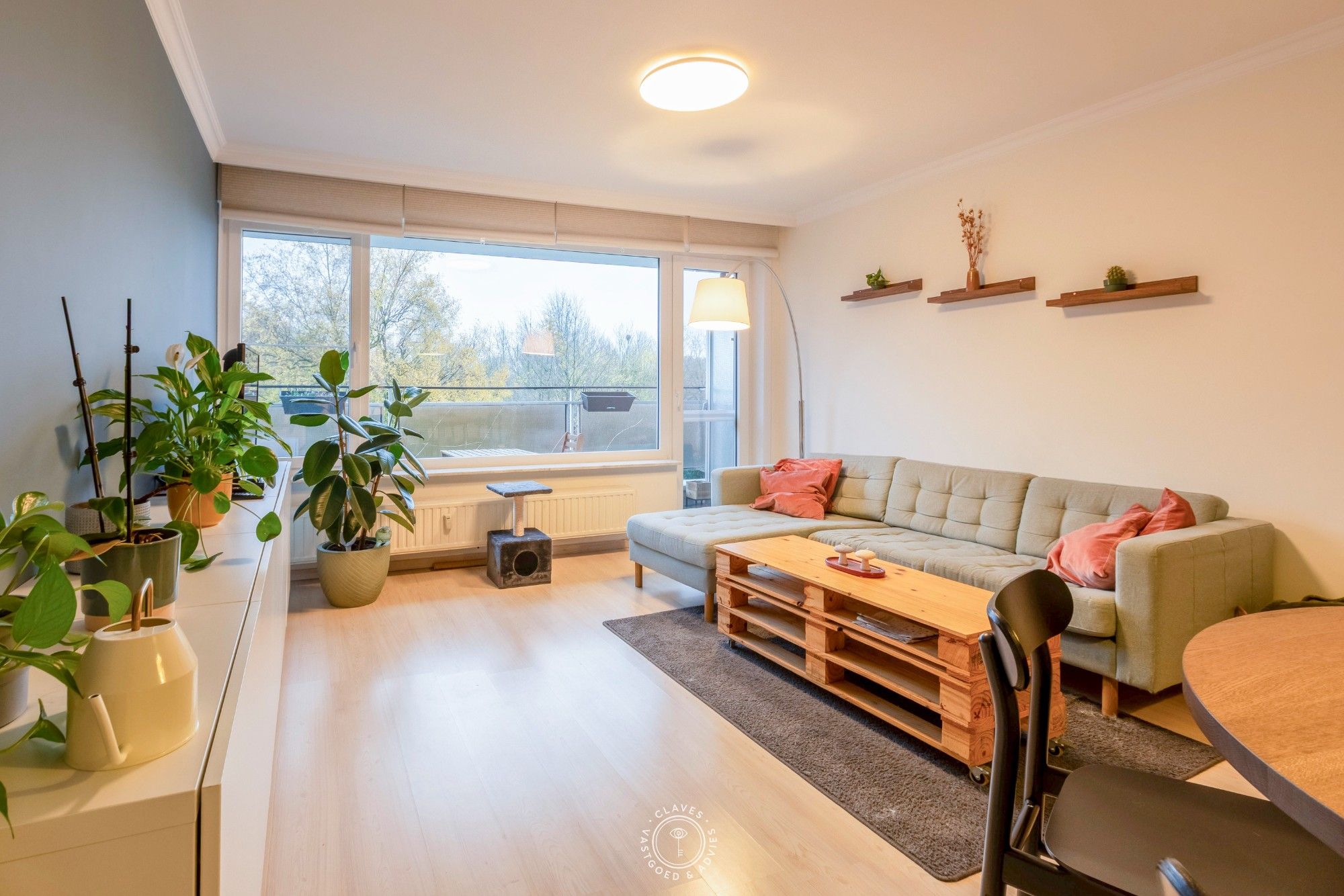 Zeer aangenaam en lichtrijk 3 slaapkamer appartement foto 2