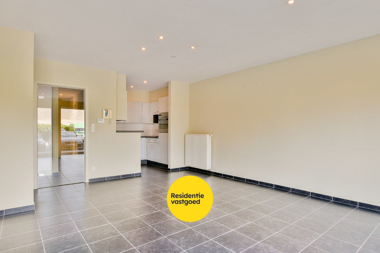 Gelijkvloersappartement met ondergrondse parkeerplaats te koop te Eernegem foto 2