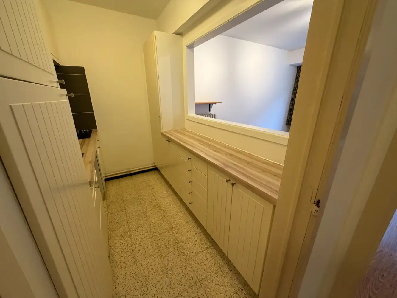 Instapklaar goed onderhouden appartement met één slaapkamer in het hartje van Blankenberge. Dichtbij het strand, het commercieel centrum en het openbaar vervoer. foto 8