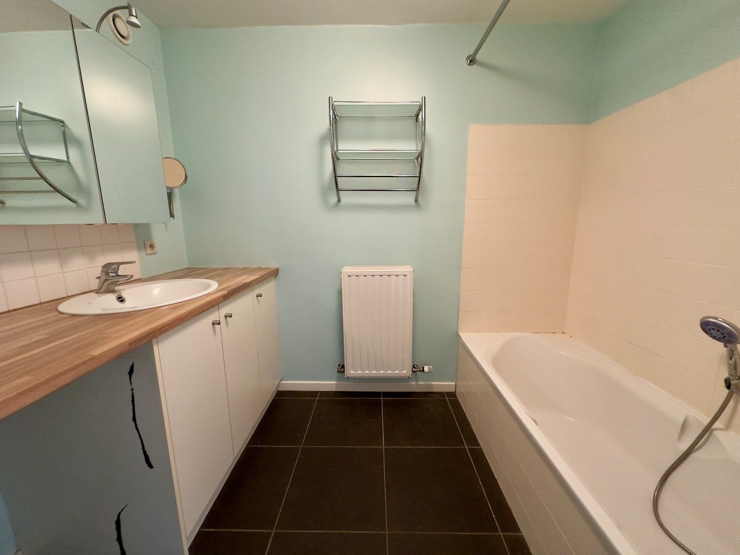 Goed gelegen appartement met 2 slaapkamers, terras en autostaanplaats te Tongeren foto 7