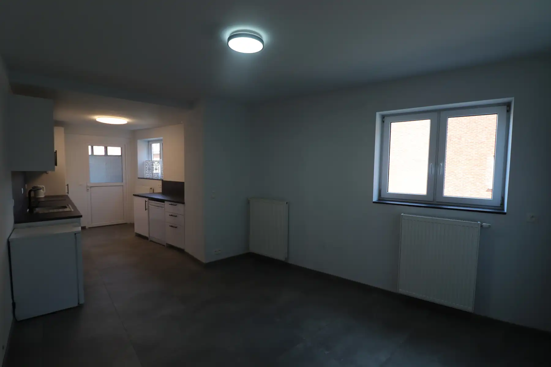 Volledig gerenoveerde woning met stadskoer op een hoekperceel. foto 4