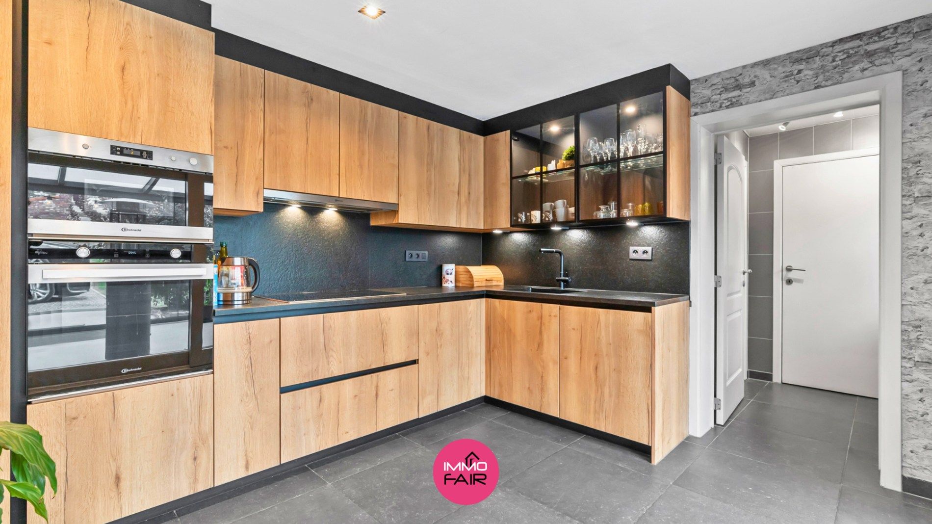 Instapklare gezinswoning met 4 slaapkamers in hartje Zutendaal! foto 5