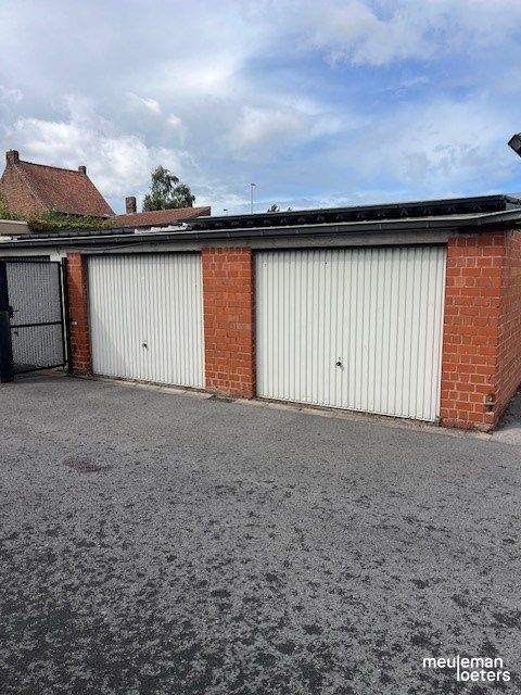 Garagebox met manuele poort foto 4