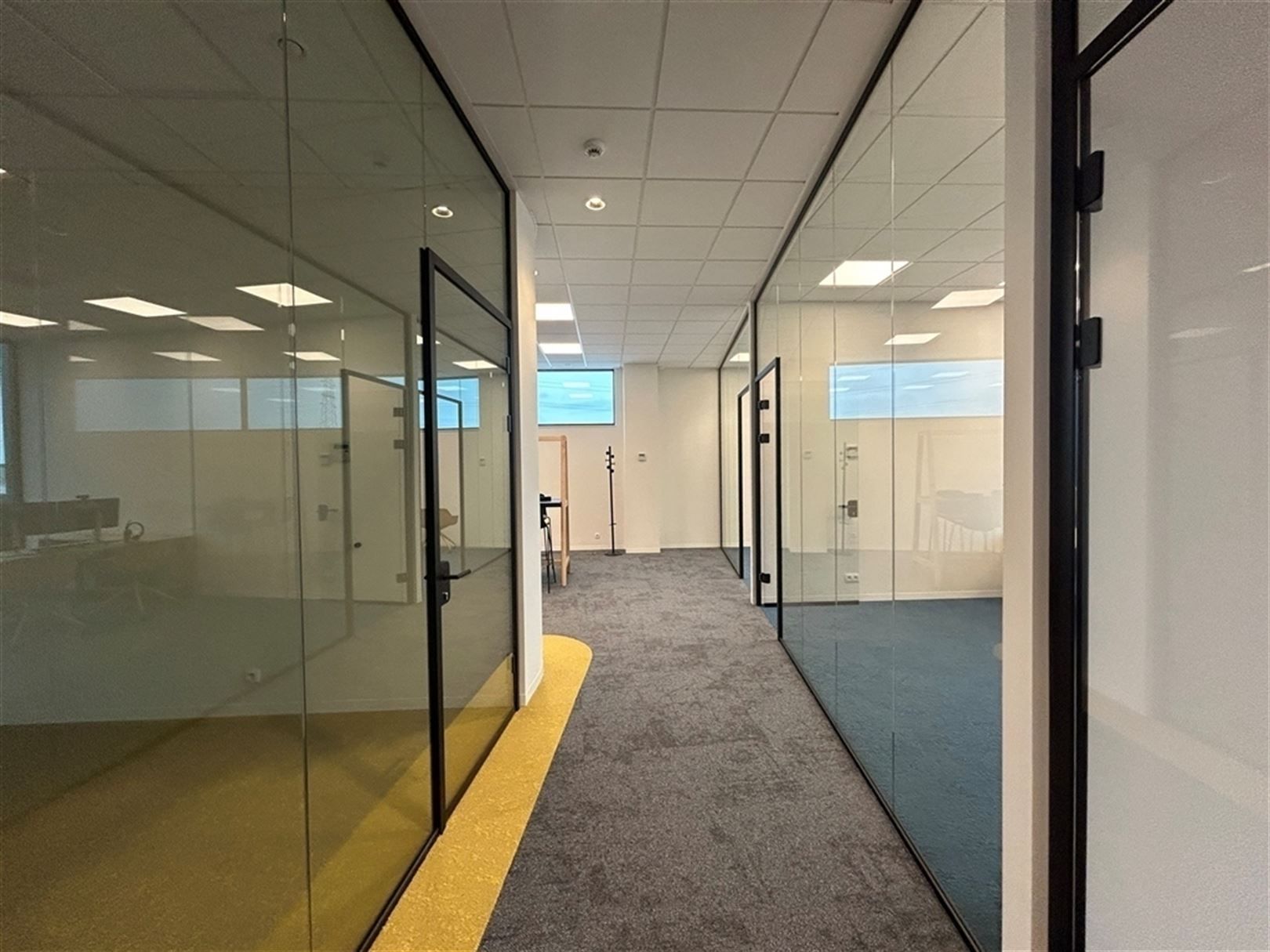 Kantoorgebouw foto 13