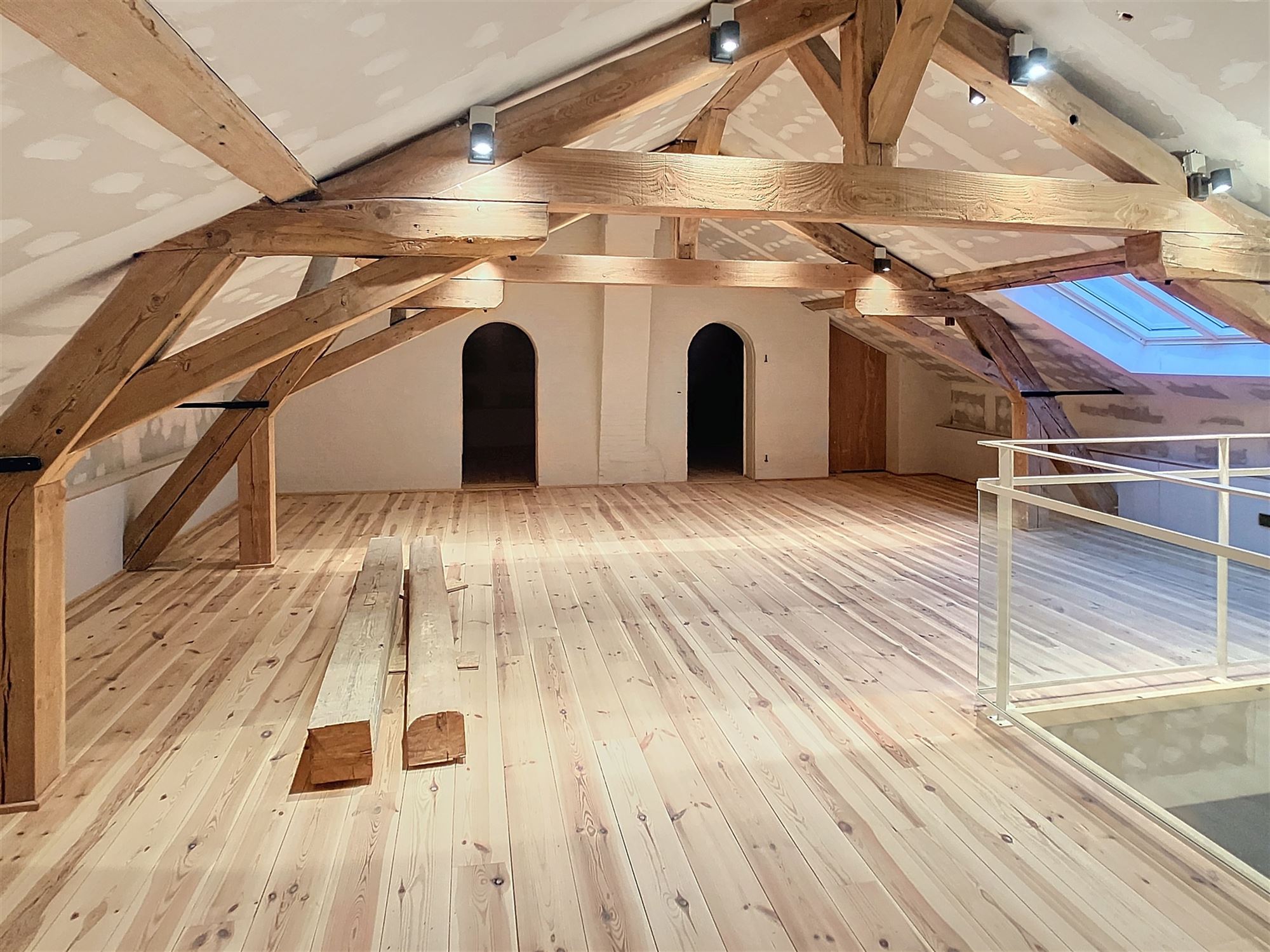 Unieke kantoor- of commerciële ruimte/ POP-UP mogelijk (Huurprijs + 21 % btw). foto 16