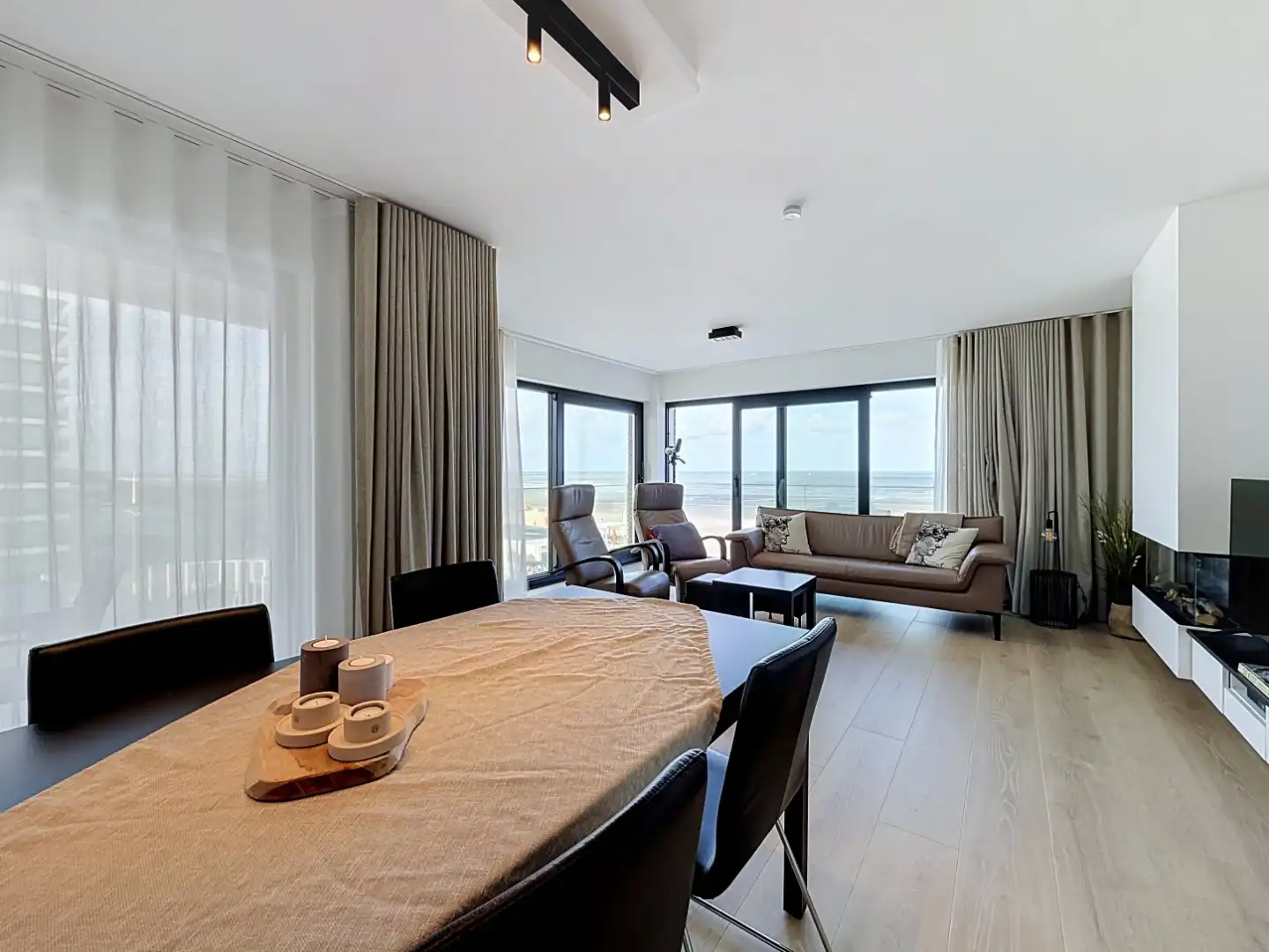 Ruim hoekappartement met met frontaal zeezicht te Nieuwpoort-Bad foto 2