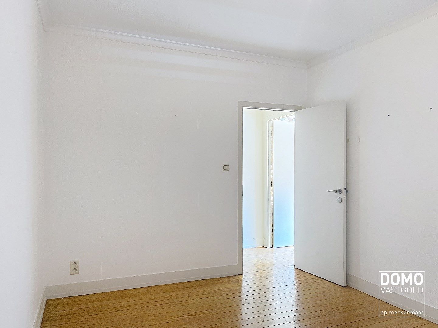 LICHTRIJK APPARTEMENT OP EERSTE VERDIEPING MET INPANDIG TERRAS foto 8