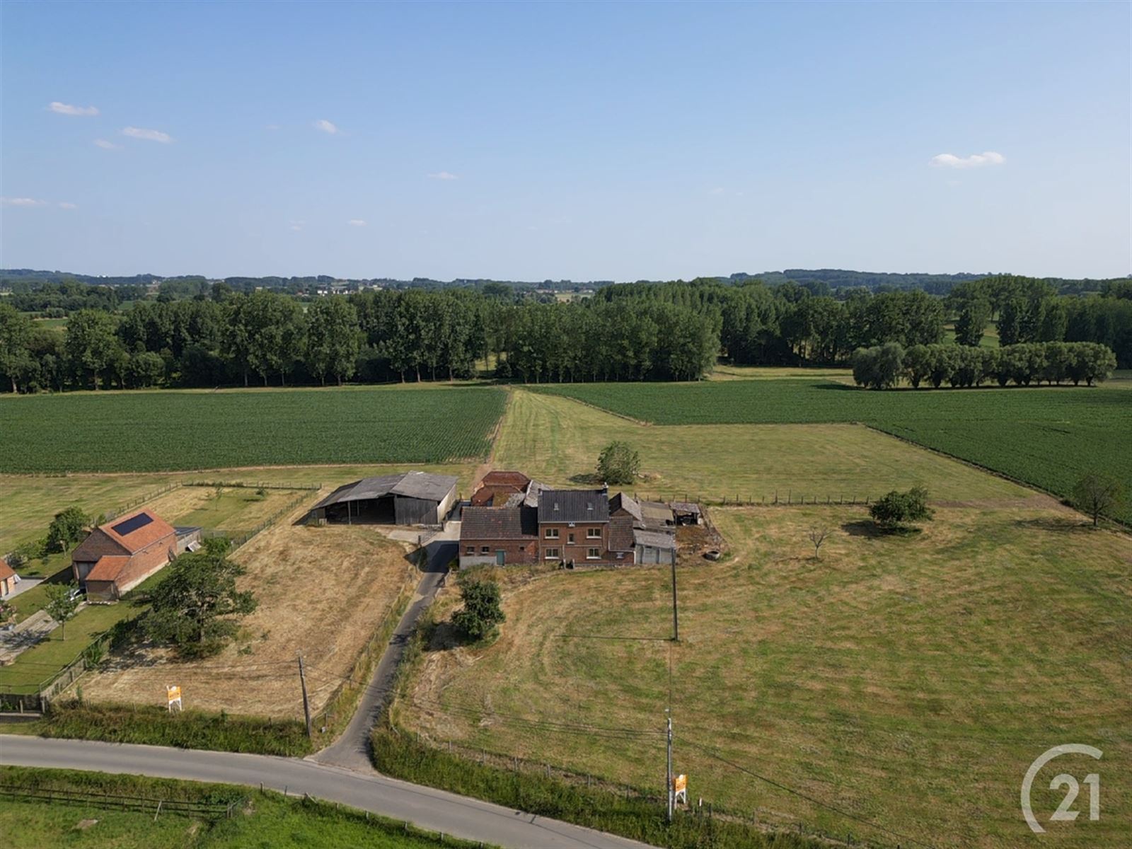 Te renoveren fermette met bijgebouwen en weide op 67are foto {{pictureIndex}}