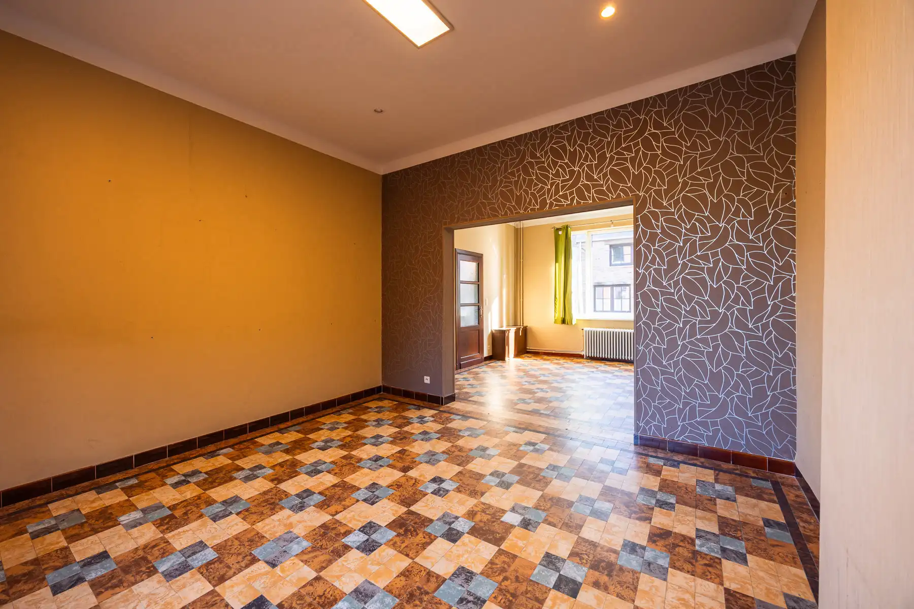 Ruime, karaktervolle renovatiewoning met centrale ligging foto 5