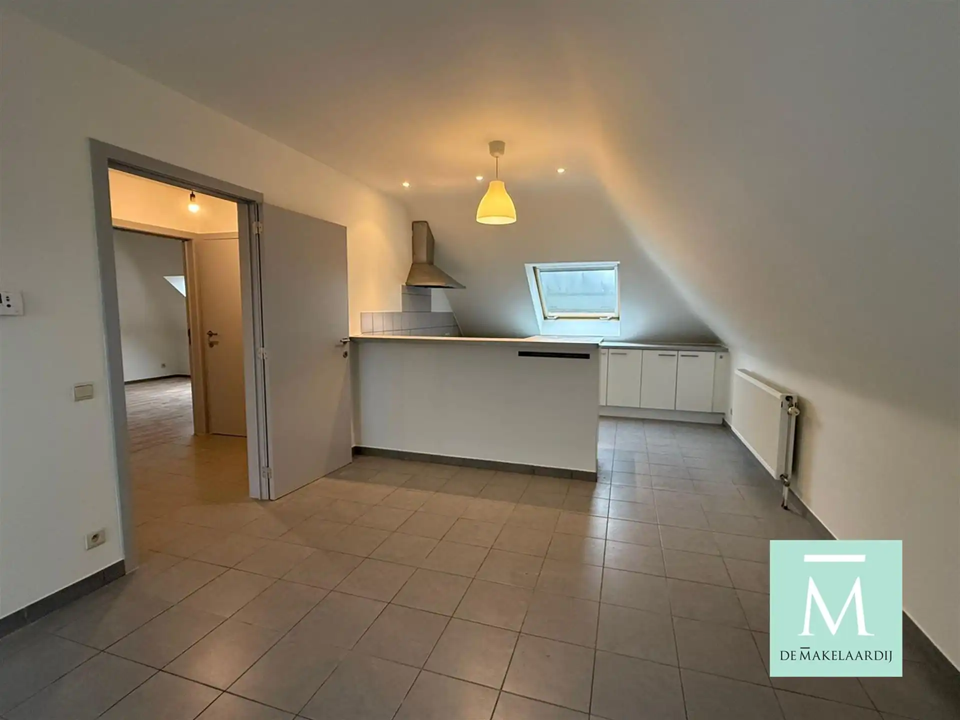 Ruim appartement in karaktervol herenhuis foto 4