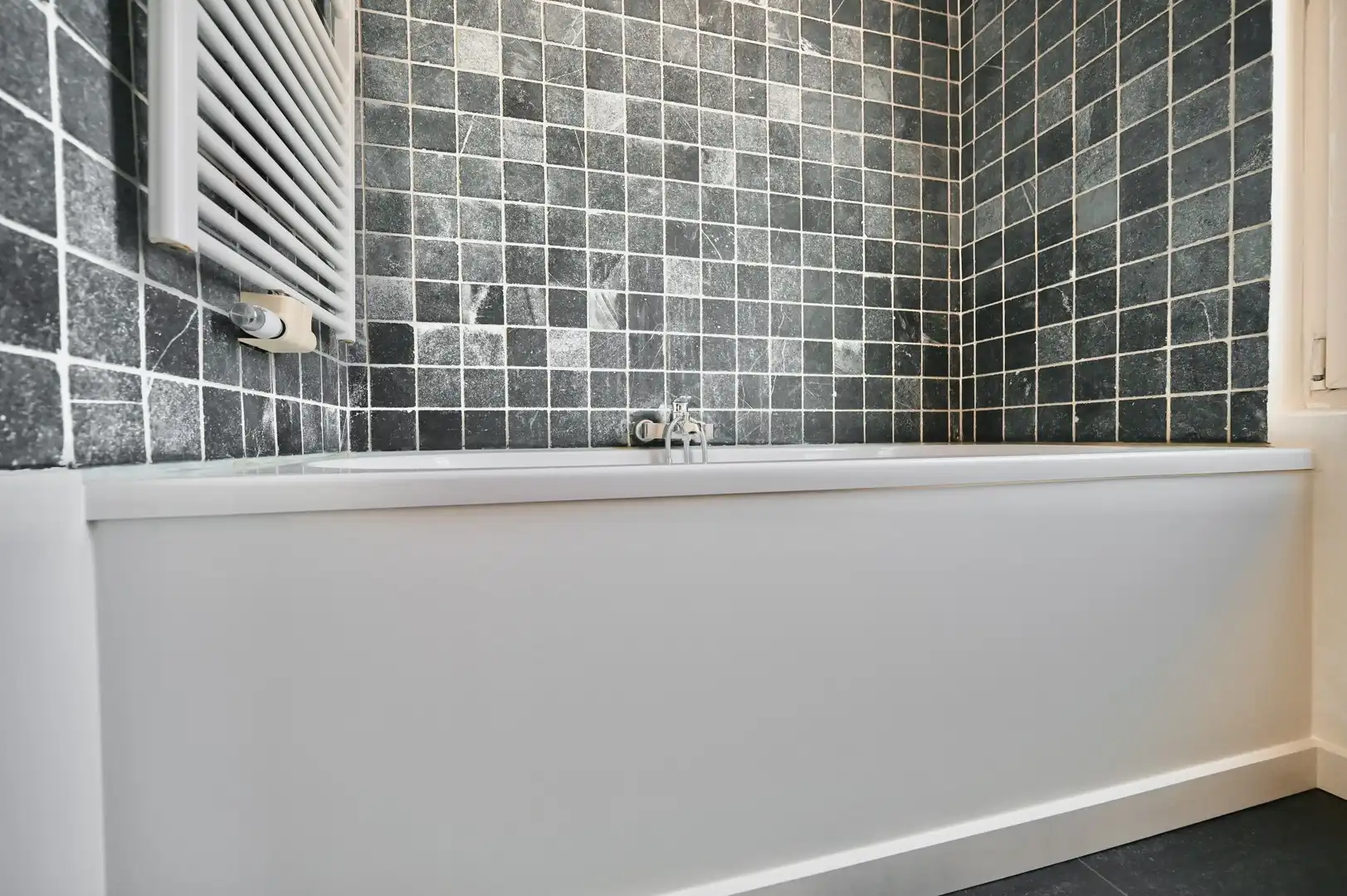 Gezellige 4-slaapkamerwoning met tuin & zwembad foto 27